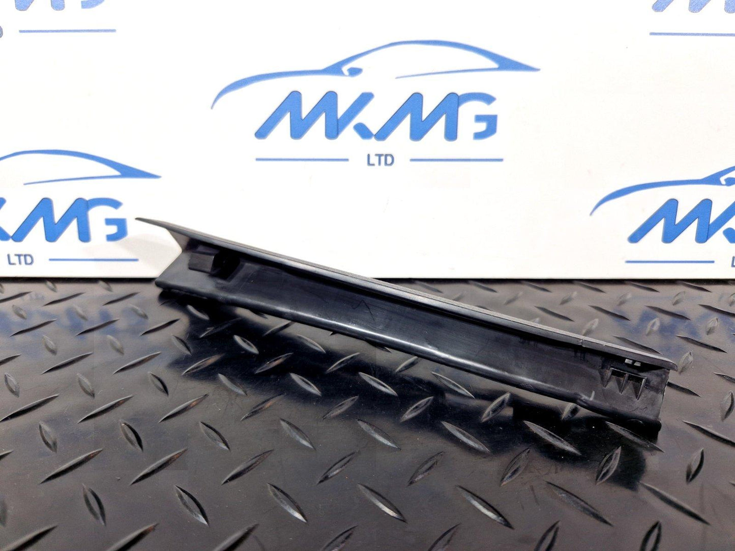 16-19 AUDI A4 B9 S-LINE RIGHT DRIVER SIDE A PILLAR BRACKET TRIM 8W0868204
