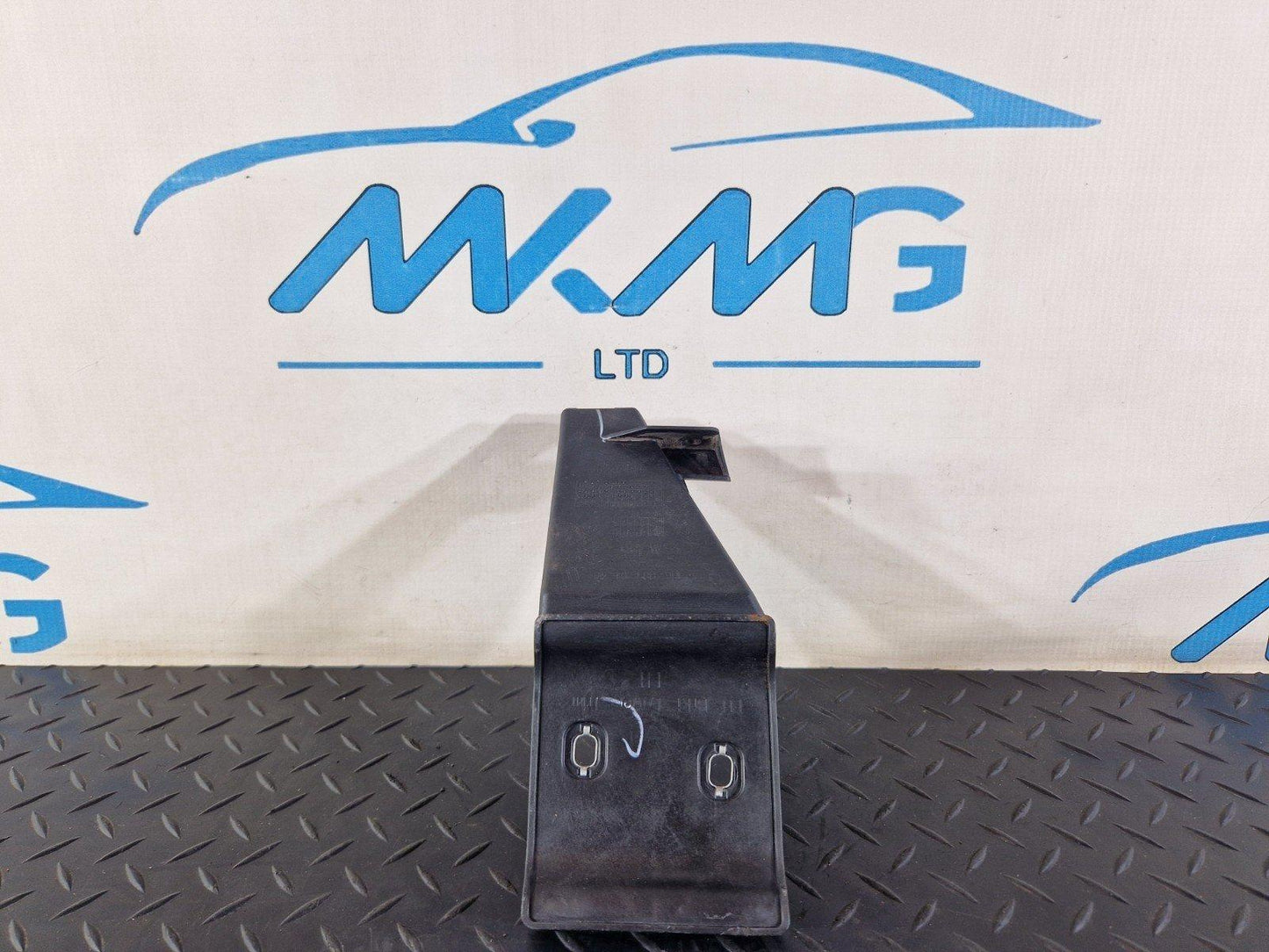 11-19 MERCEDES BENZ ML W166 GENUINE BRACKET A1668850140 (DAMAGED)