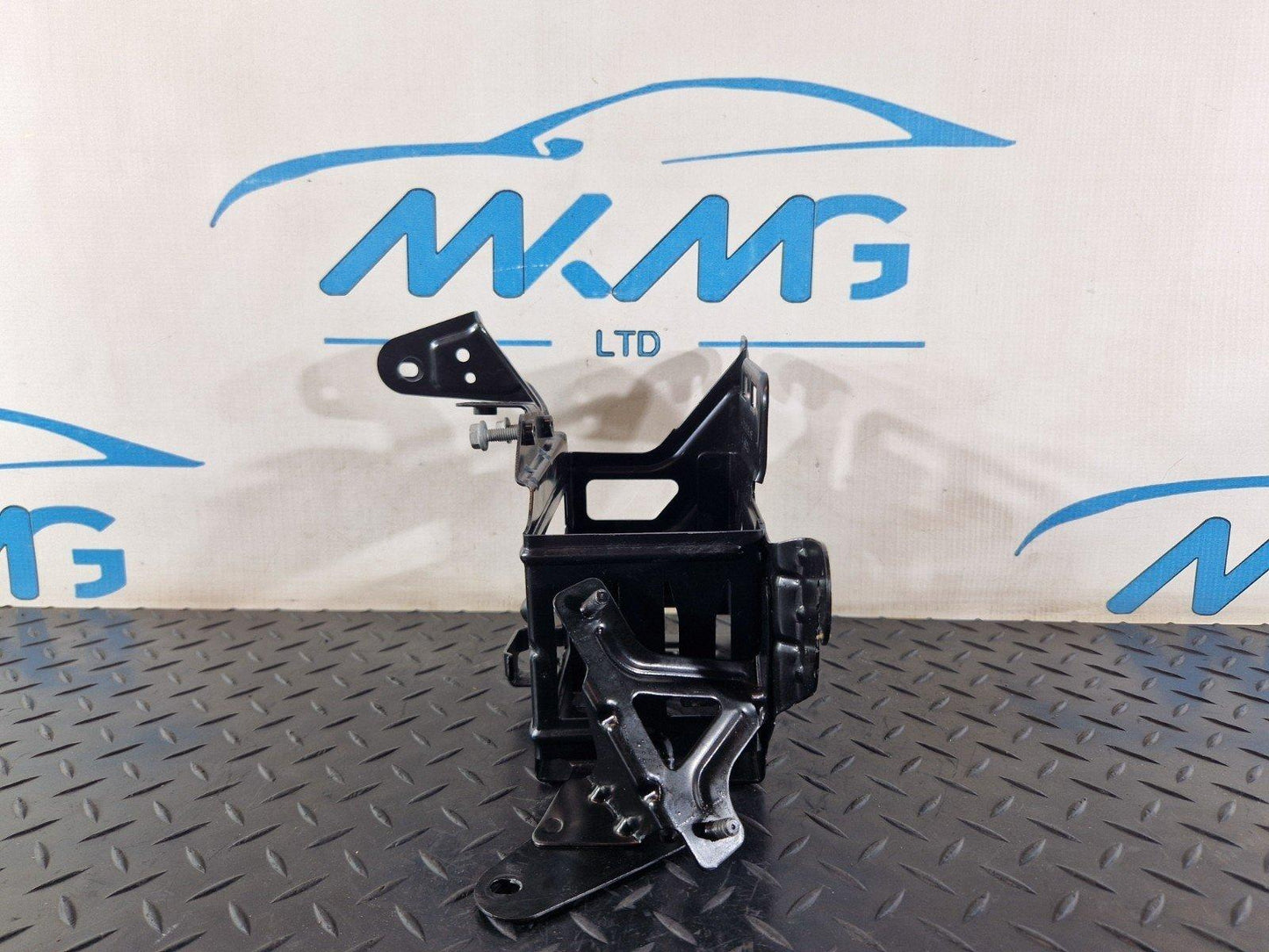 11-19 MERCEDES BENZ ML W166 AUXILIARY BATTERY MOUNT SUPPORT BRACKET A1665401240
