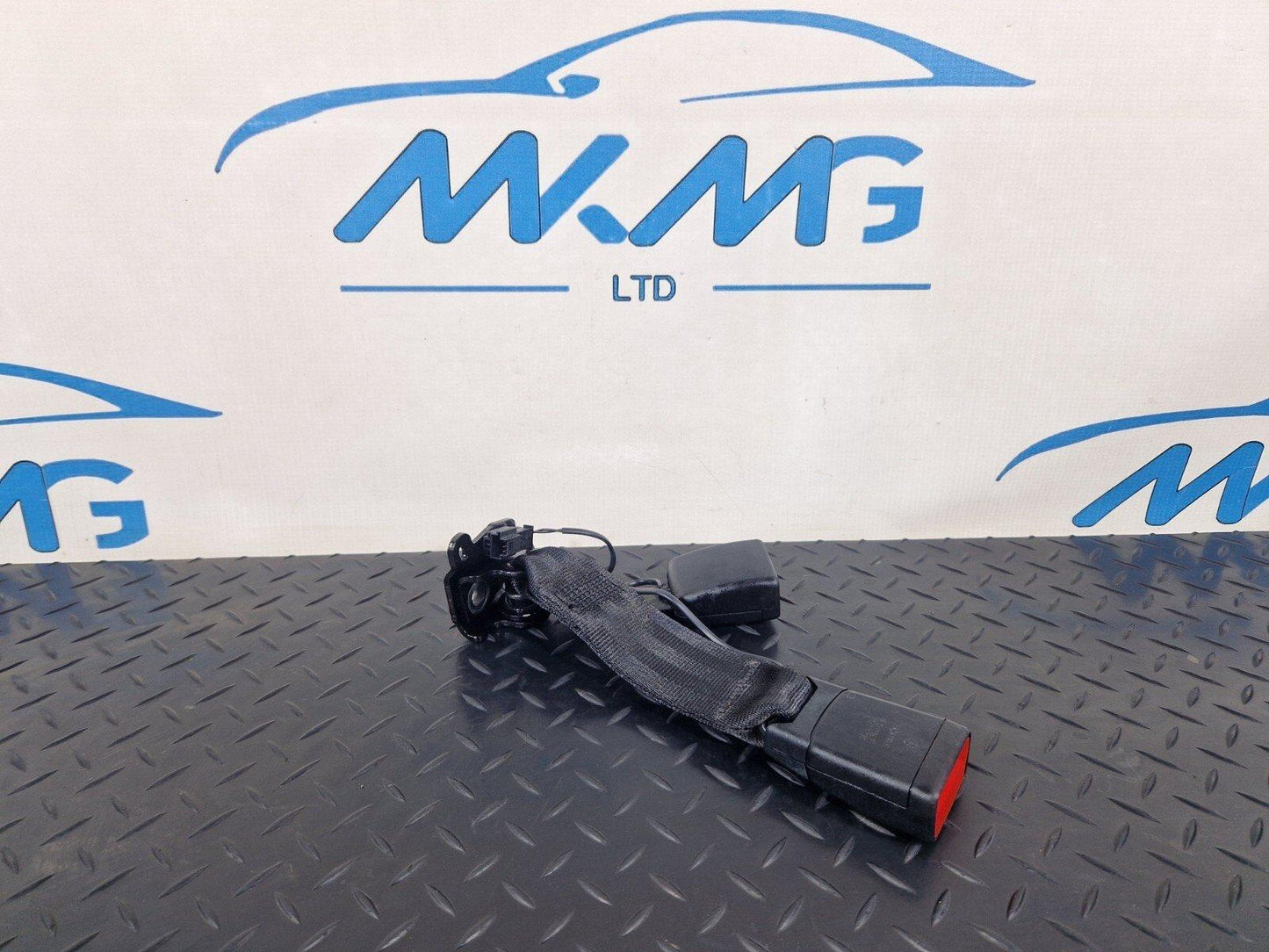 19-ON MERCEDES B CLASS W247 REAR RIGHT CENTRE SEAT BELT TWIN BUCKLE A2478600669