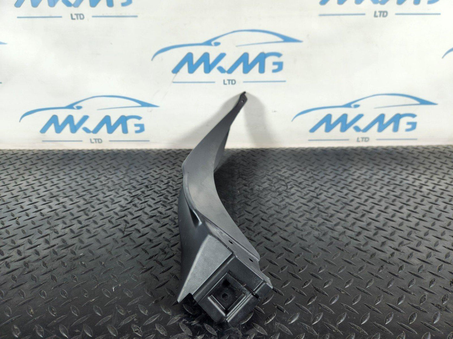 19-ON RANGE ROVER EVOQUE L551 REAR WHEEL ARCH TRIM RH K8D228370AD