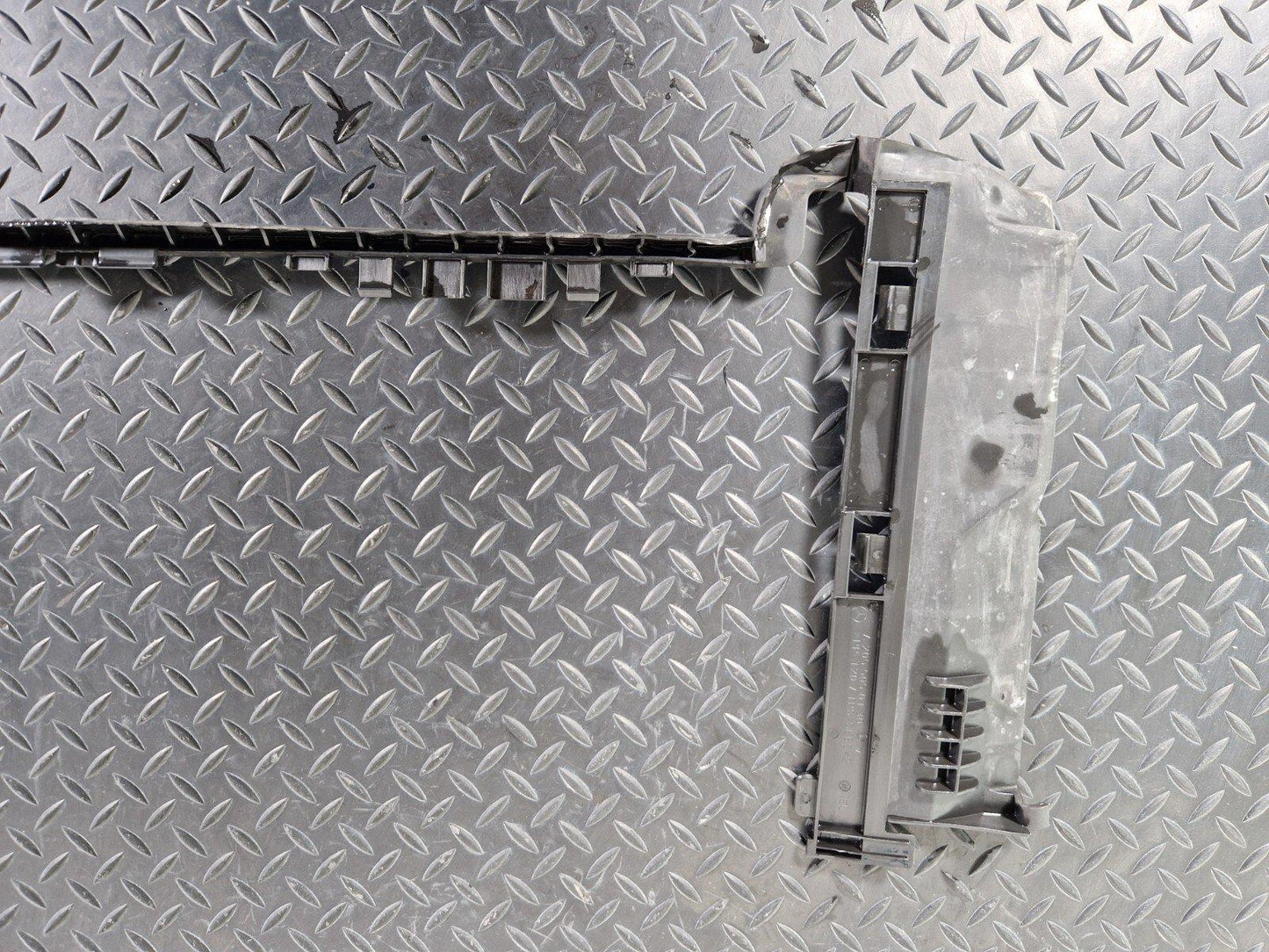 14-21 MERCEDES BENZ C200 W205 RADIATOR AIR GUIDE DUCT A2055050130