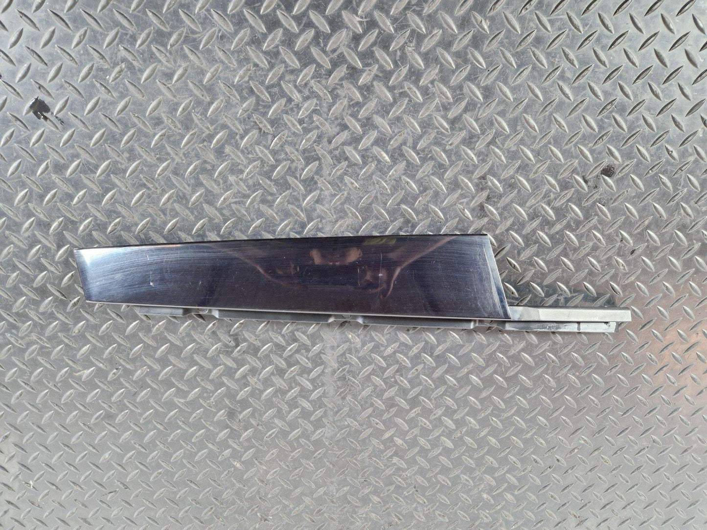 10-17 AUDI A8 4H PASSENGER SIDE FRONT DOOR EXTERIOR TRIM COVER 4H0837901