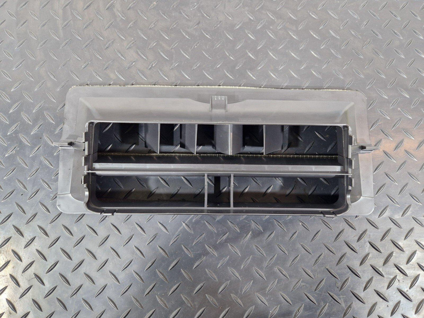 15-18 AUDI A7 4G GENUINE OEM CENTRE DEFROST AIR DUCT GRILLE CHANNEL 4G2858431