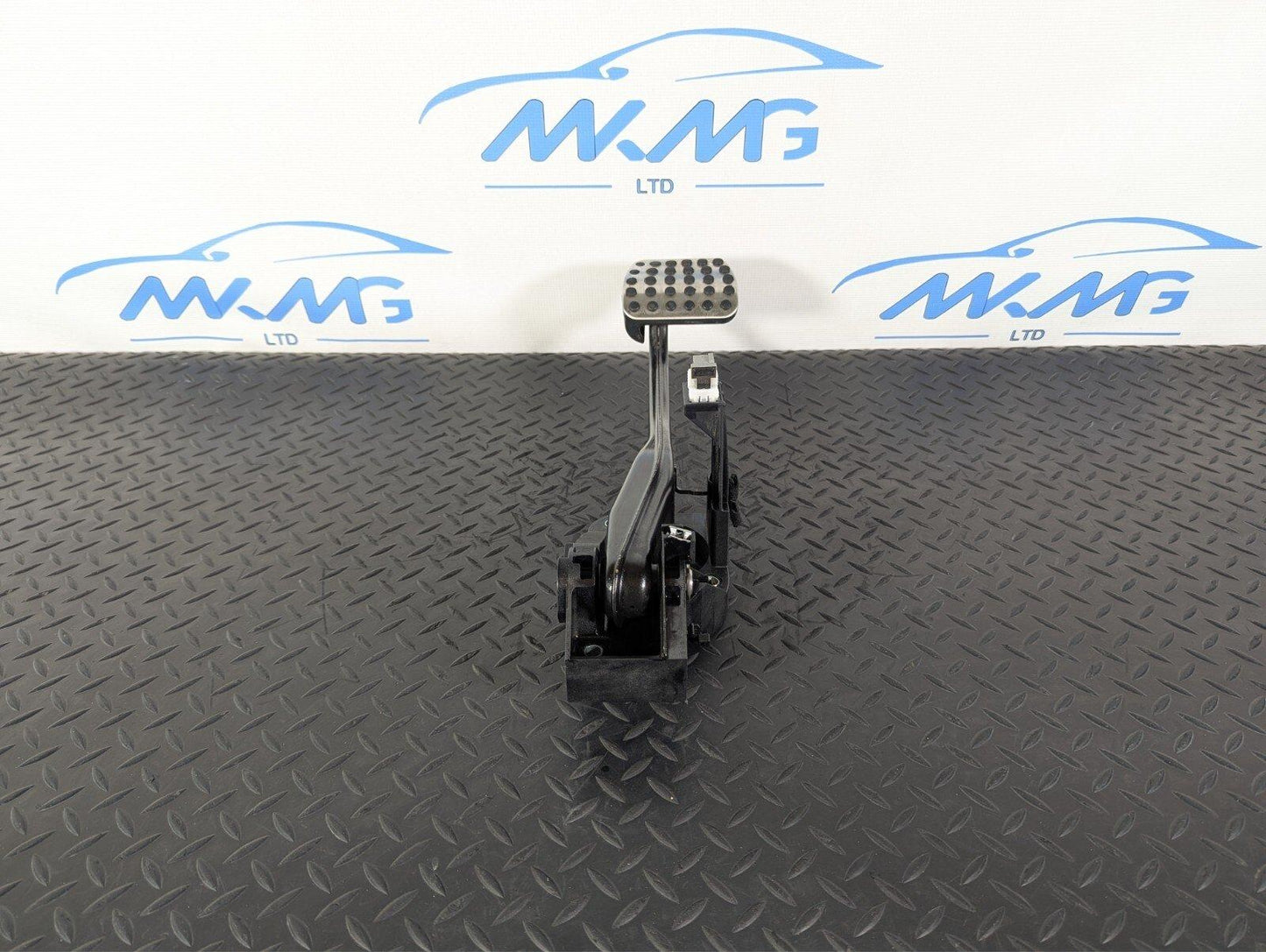 13-19 MERCEDES BENZ CLA C117 GENUINE OEM BRAKE PEDAL ASSEMBLY A2462920308