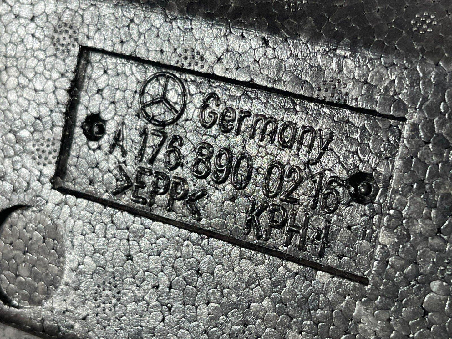 12-18 MERCEDES A-CLASS W176 GENUINE REAR RIGHT DRIVER SIDE BOOT FOAM A1768900216