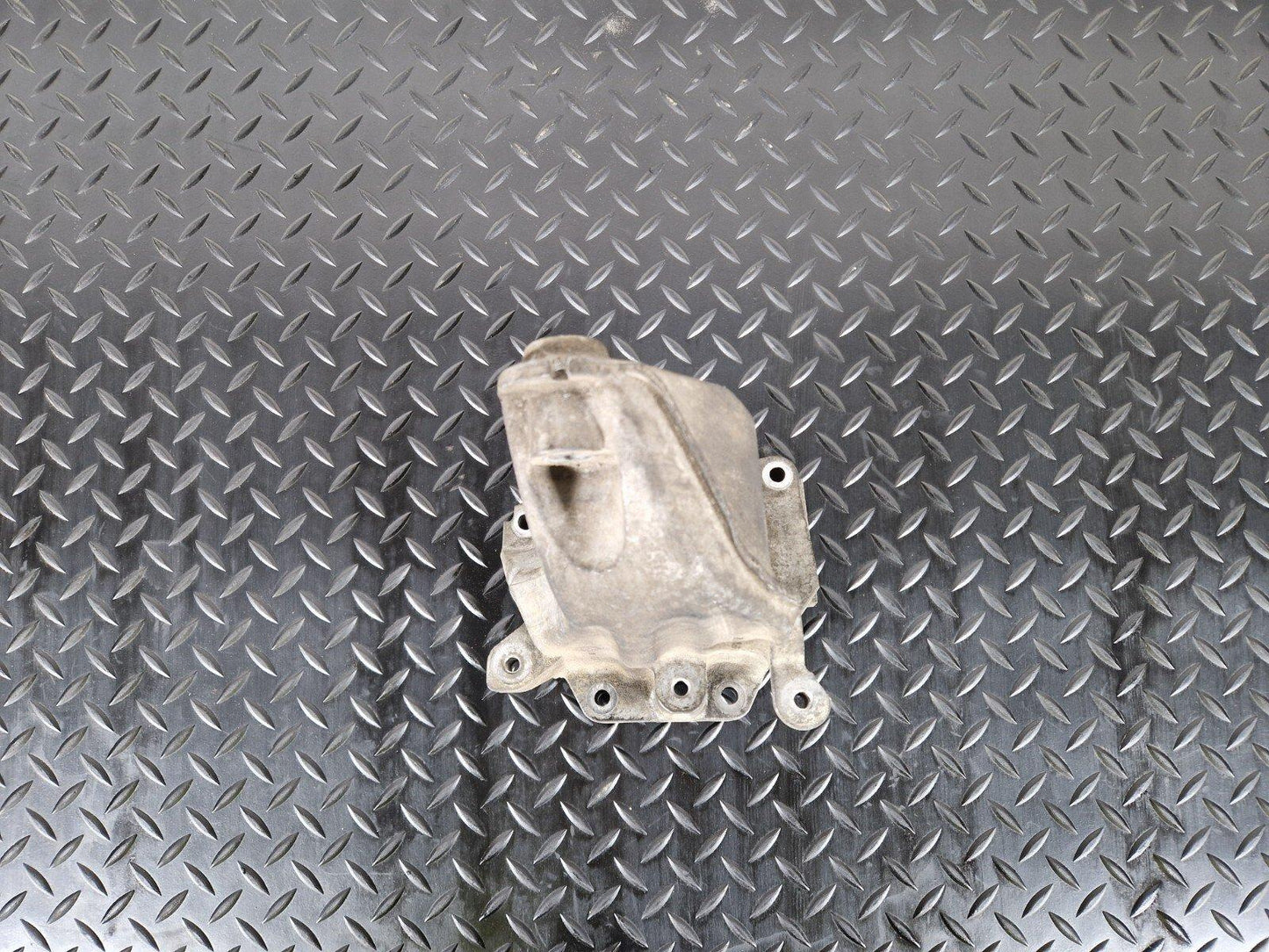14-21 MERCEDES C CLASS W205 OM651.921 LEFT N/S ENGINE MOUNT BRACKET A6512234204