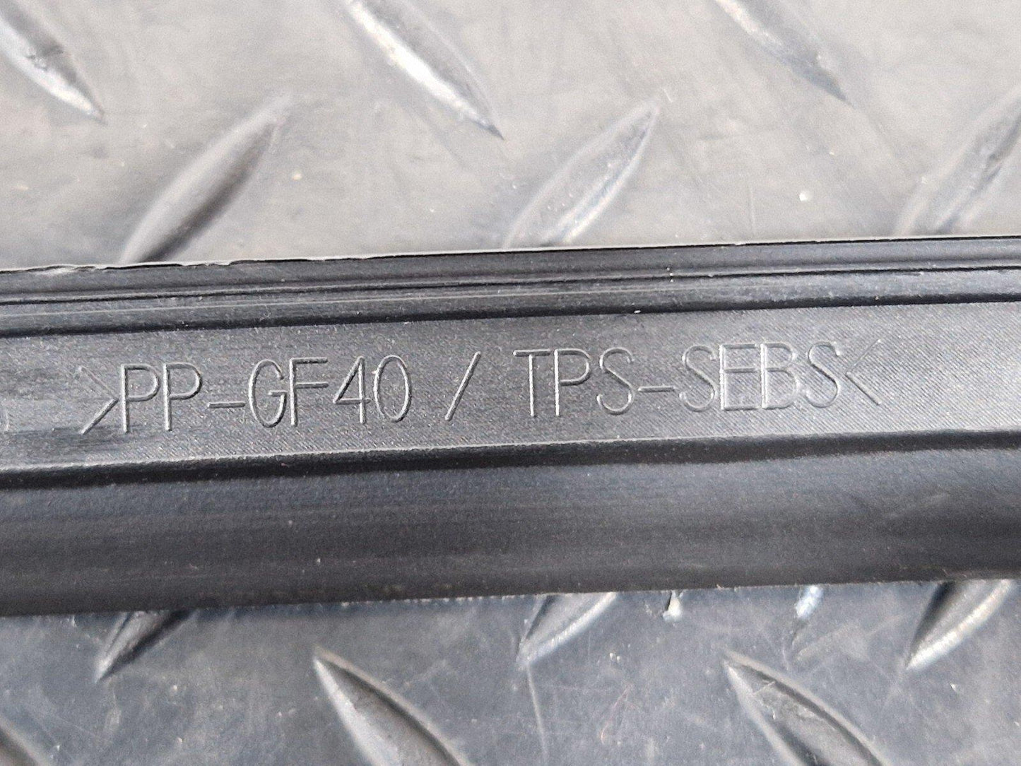 16-23 AUDI A5 SPORTBACK FRONT RIGHT WINDSHIELD WATER DEFLECTOR STRIP 8W6854328B
