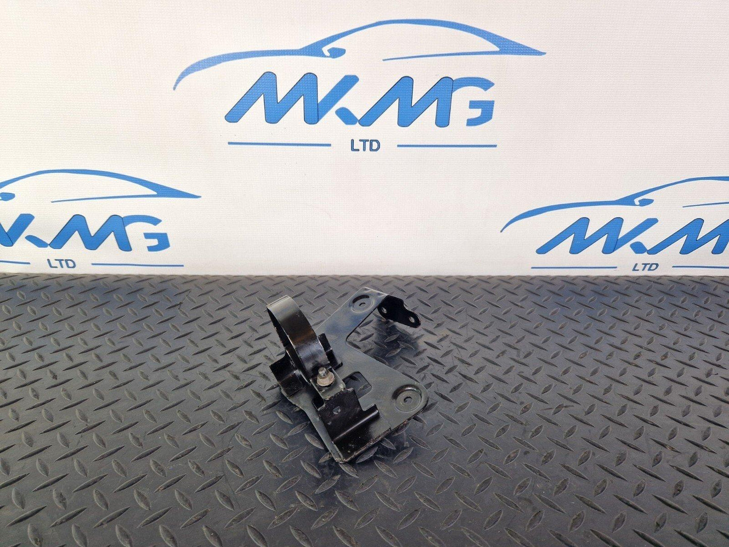 15-18 AUDI A7 4G GENUINE OEM COOLANT PUMP BRACKET 8W0145896C 8W0145879B