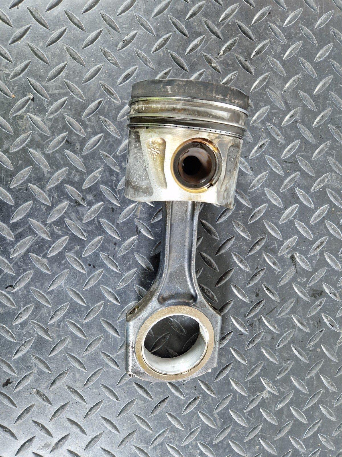 18-ON MERCEDES BENZ SPRINTER W907 2.2 CDI OEM PISTON WITH CON ROD OM651.958