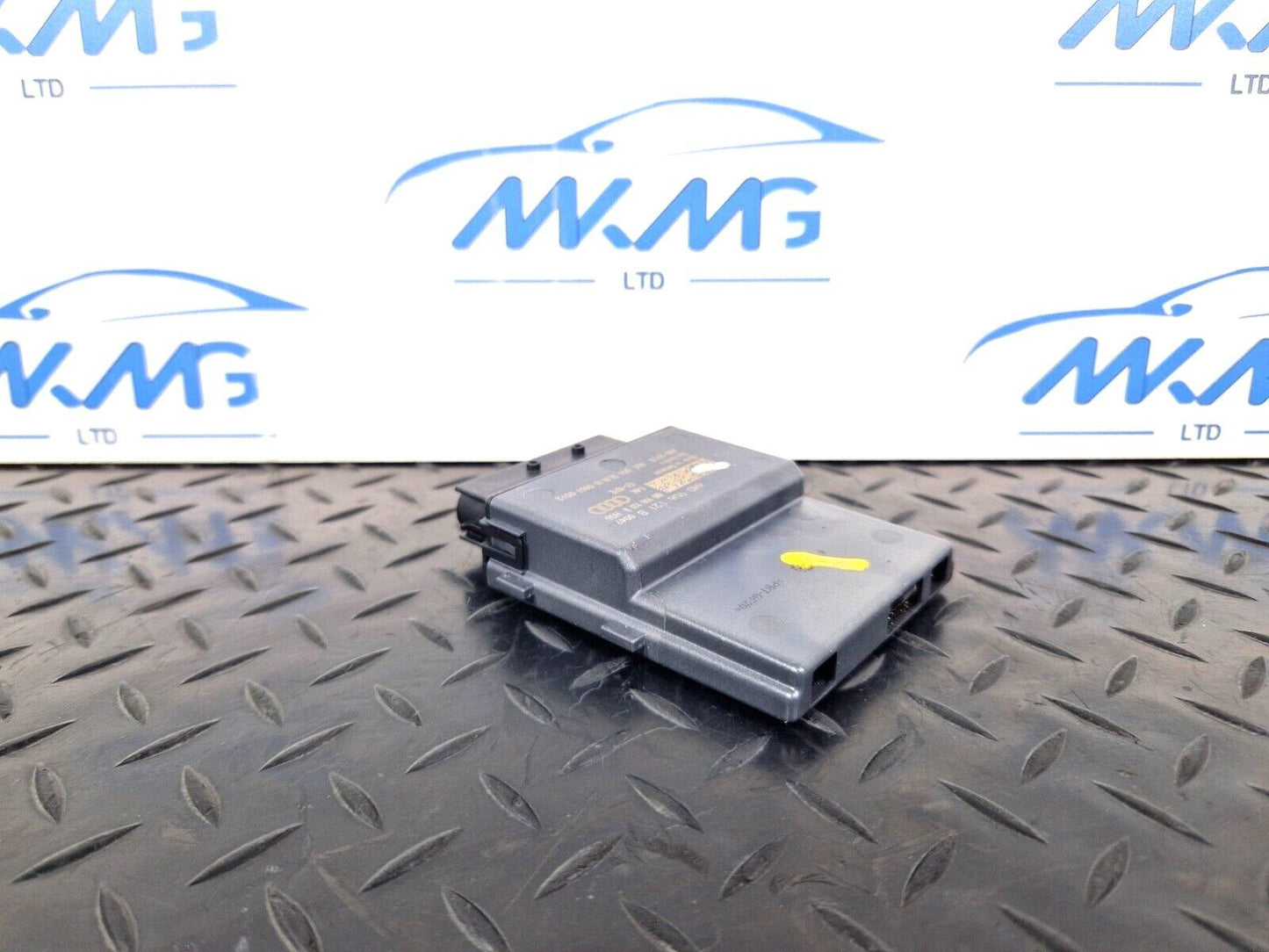 16-19 AUDI A4 AVANT B9 S-LINE GENUINE FUEL PUMP CONTROL MODULE 4M0906121B
