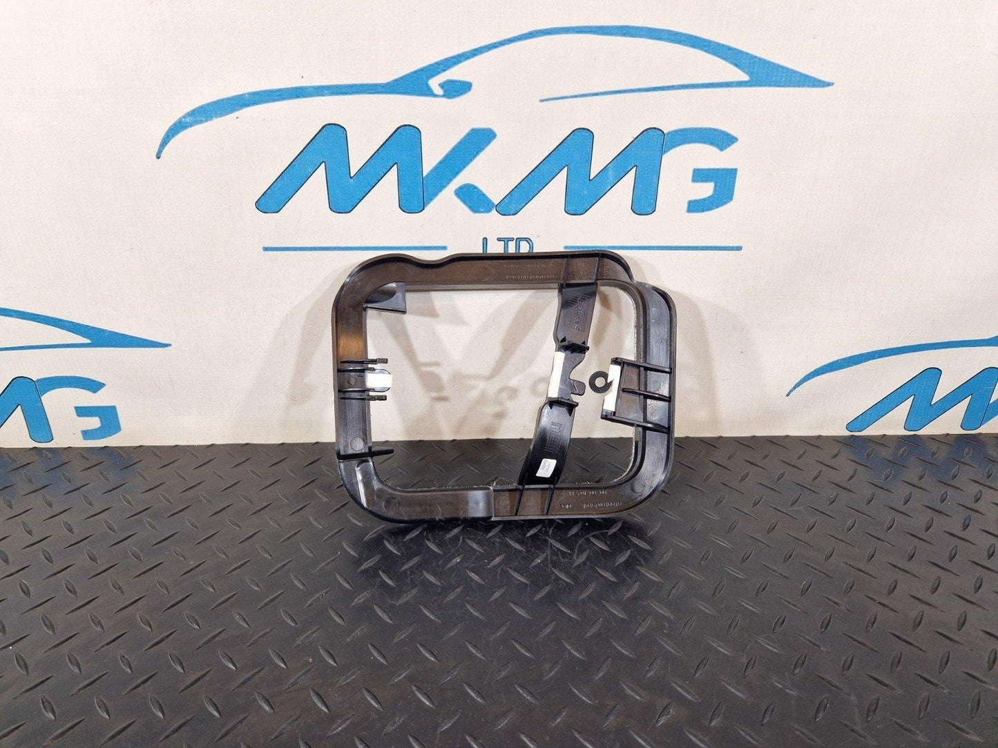 16-22 BMW X1 F48 GENUINE MIDDLE SECTION SEAT BELT BRACKET MOUNT 6442701