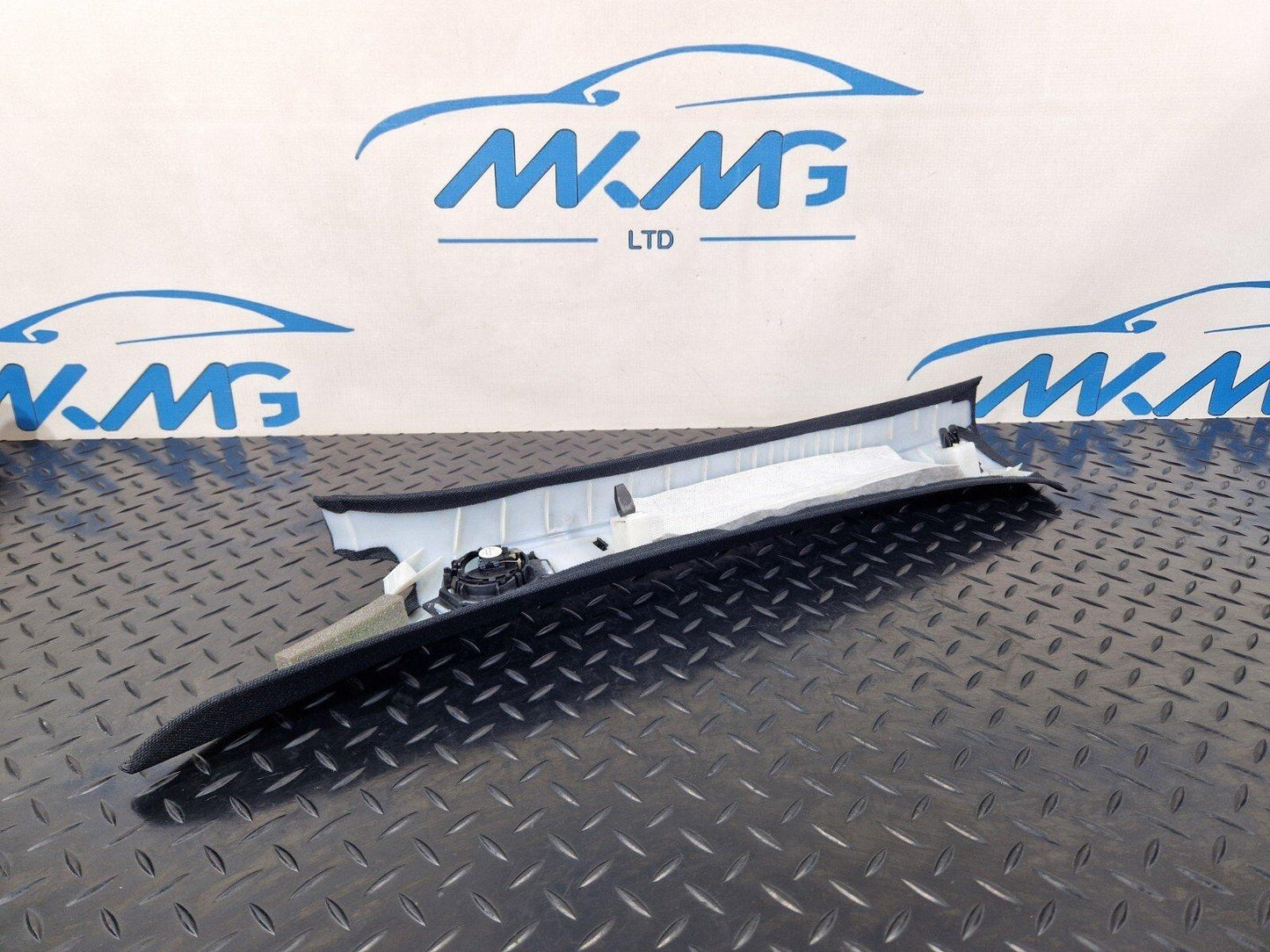 19-ON MERCEDES BENZ A CLASS RIGHT SIDE A PILLAR TRIM COVER A1776900100