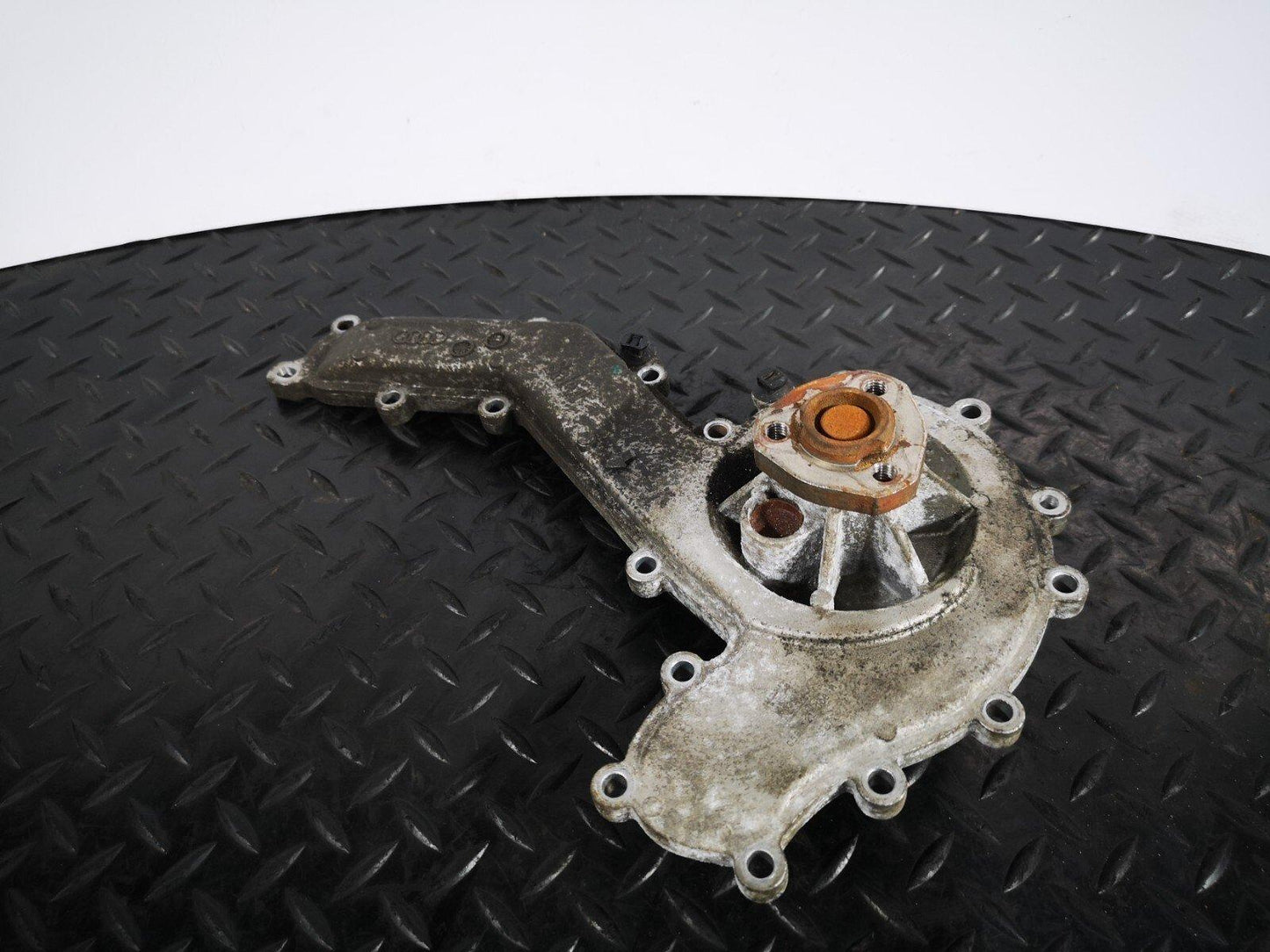 16-19 AUDI A4 B9 GENUINE V6 3.0TDI CSW ENGINE COOLING WATER PUMP  059121008M