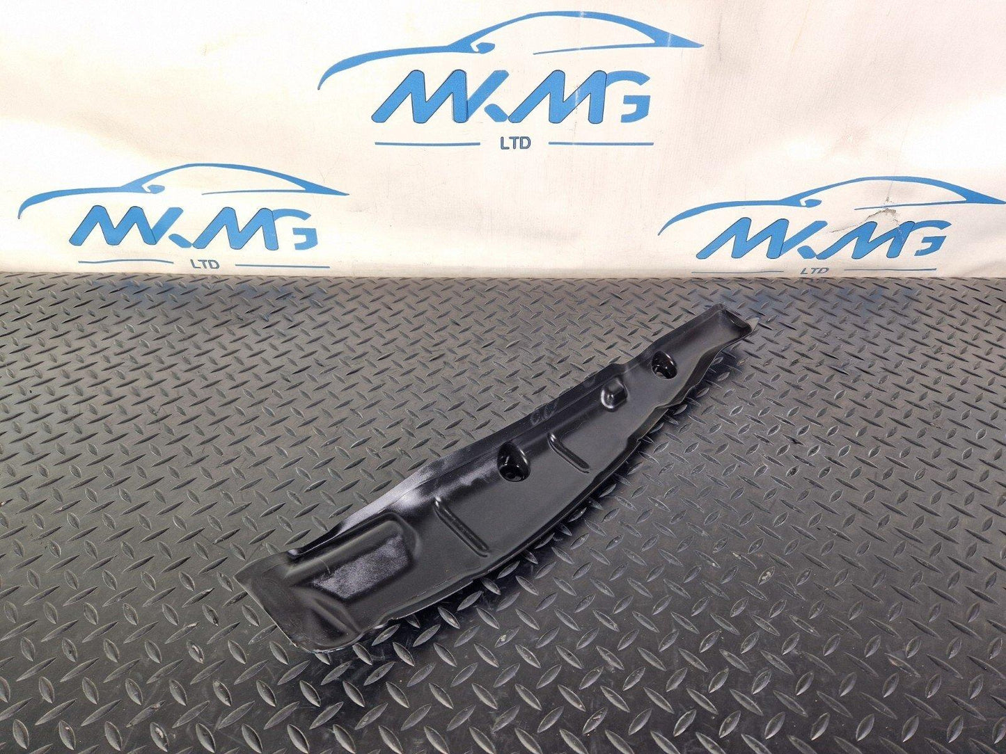16-19 AUDI A4 B9 GENUINE FRONT LEFT SIDE N/S WING FILLER INSULATOR 8W0821111