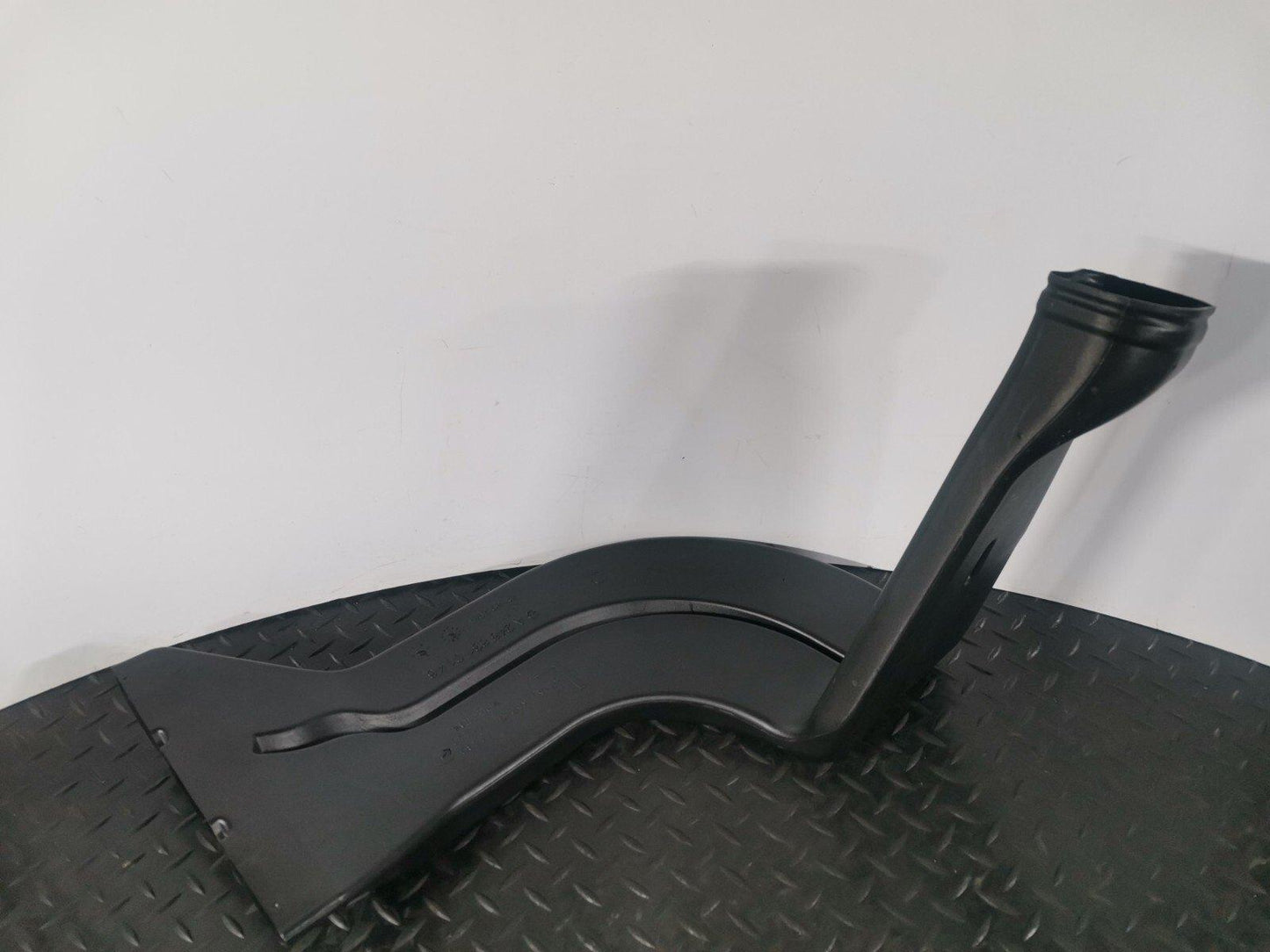 12-18 MERCEDES A-CLASS W176 GENUINE FRONT LEFT N/S AIR VENT PIPE A2468310146