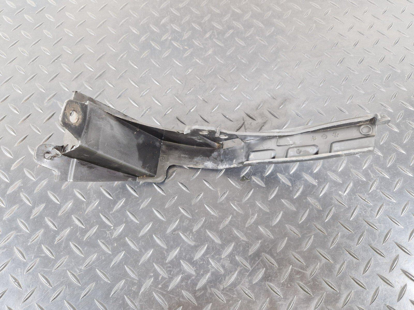 14-21 MERCEDES BENZ C300h W205 RIGHT OS REAR BUMPER MOUNTING BRACKET A2058854323
