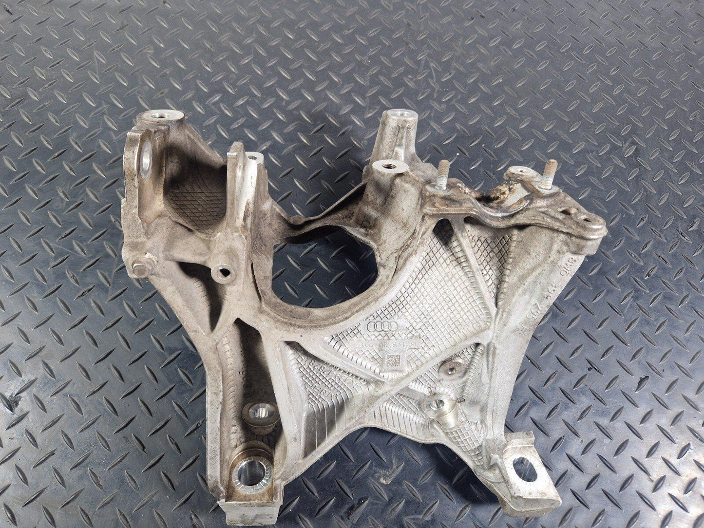 16-19 AUDI A4 B9 GENUINE FRONT LEFT N/S SUBFRAME MOUNT BRACKET 8W0399295E