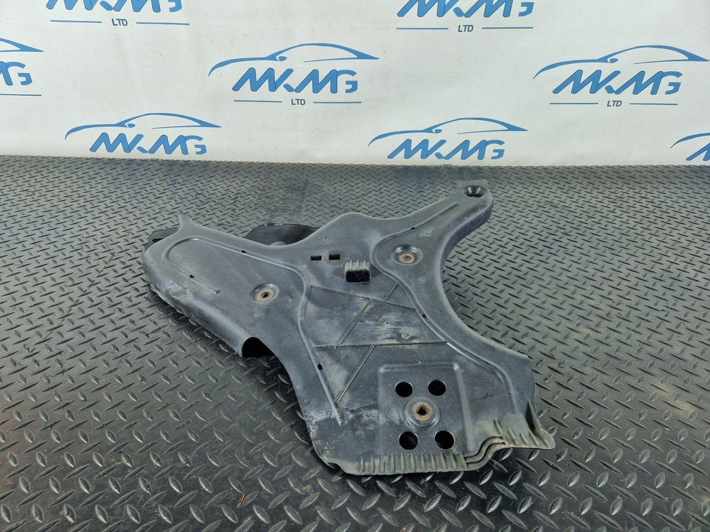14-23 MERCEDES VITO W447 1.6 DIESEL OM622.951 OEM CONTROL ARM COVER A4478890300