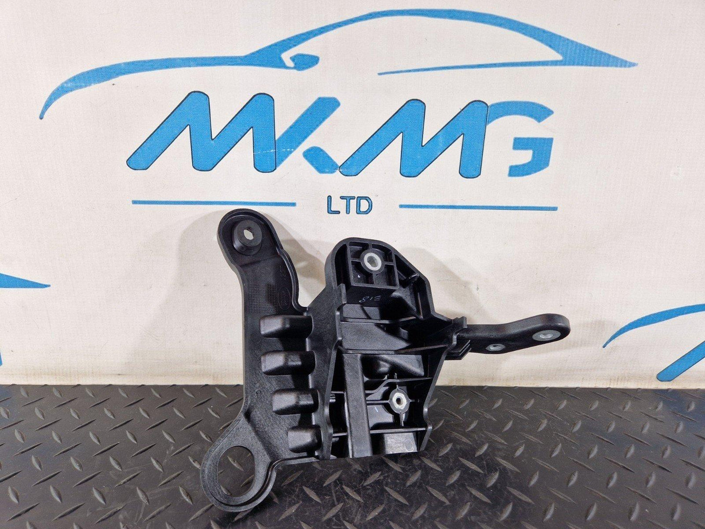 19-ON RANGE ROVER EVOQUE L551 AIR FILTER BOX MOUNTING BRACKET K8D2114B06A