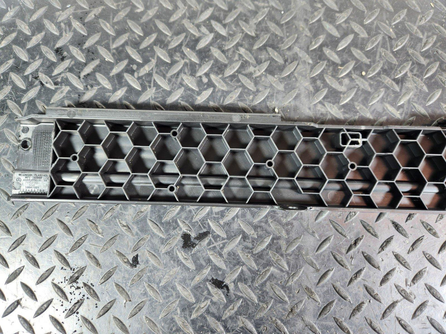 11-19 MERCEDES BENZ ML W166 REAR LEFT N/S BOOT FLOOR RAIL TRIM COVER A1666841131