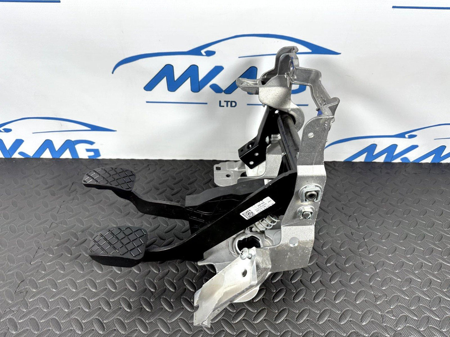 16-19 AUDI A4 B9 GENUINE BRAKE & CLUTCH PEDAL BOX ASSEMBLY 8W2721117 8W2721316