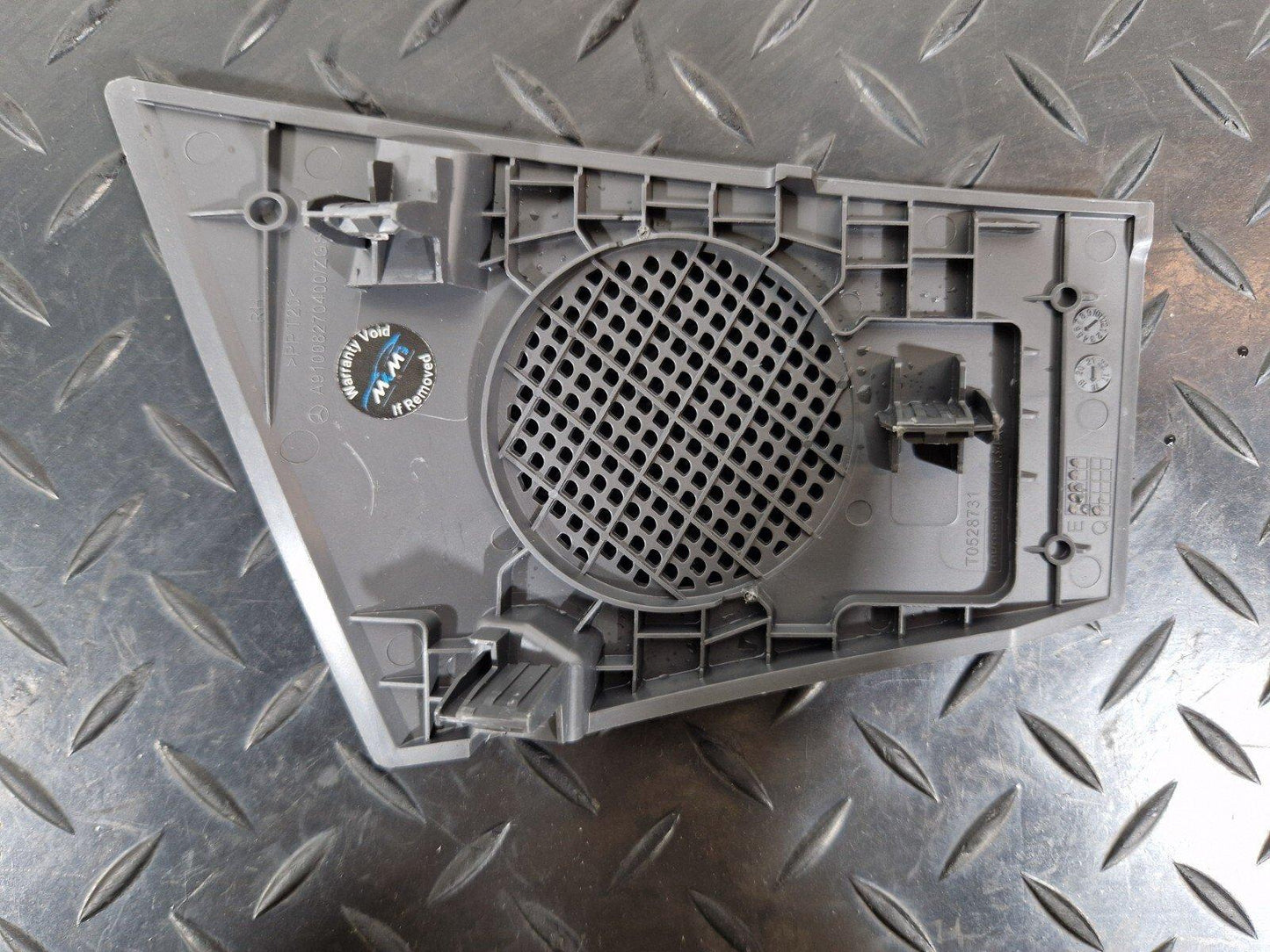 18-ON MERCEDES BENZ SPRINTER W907 OEM RHD RIGHT SPEAKER COVER A91008270400