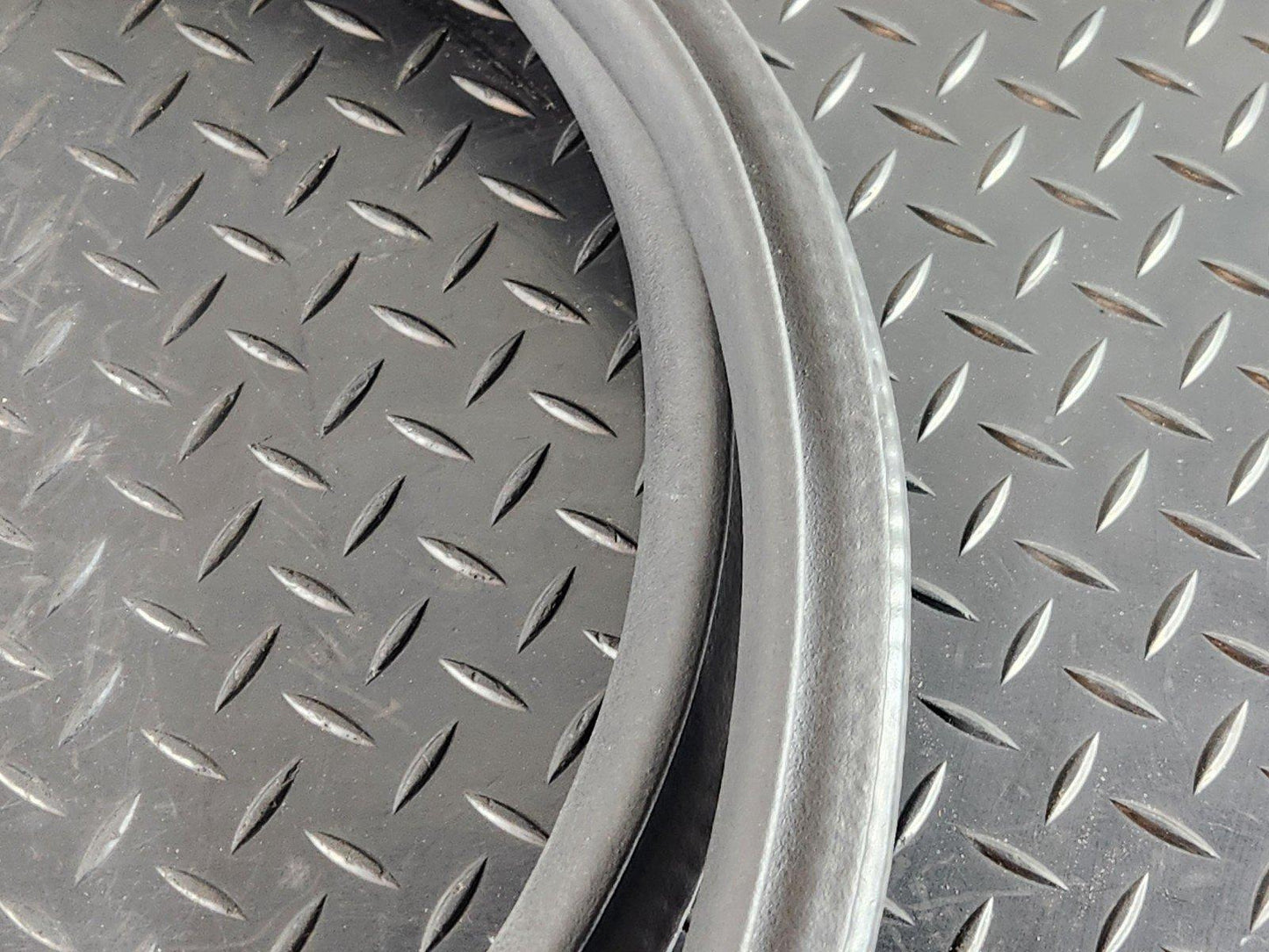 19-ON MERCEDES B CLASS W247 REAR DOOR RUBBER SEAL FITS LEFT & RIGHT A2476920400