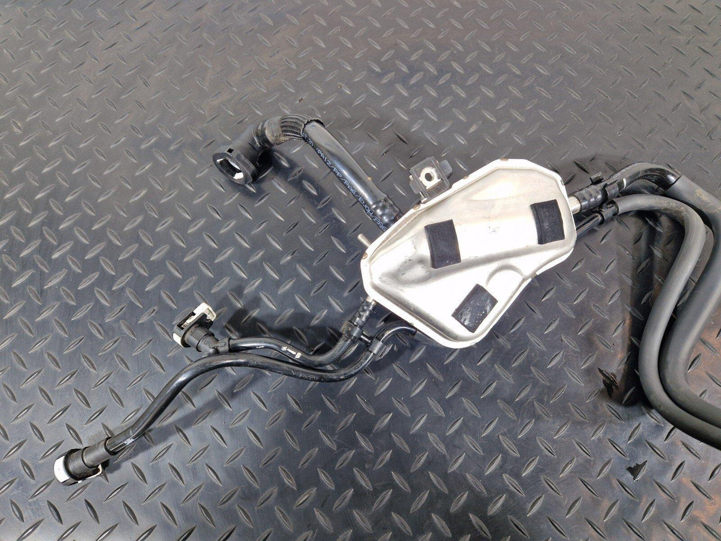 19-ON MERCEDES BENZ CLA C118 INLET FUEL EXPANSION TANK A1774705900