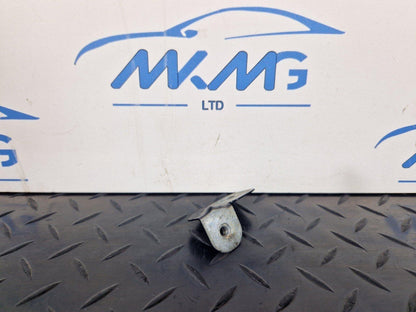 16-23 AUDI S5 COUPE GENUINE FRONT RIGHT DRIVER SIDE WING BRACKET 8W0821470