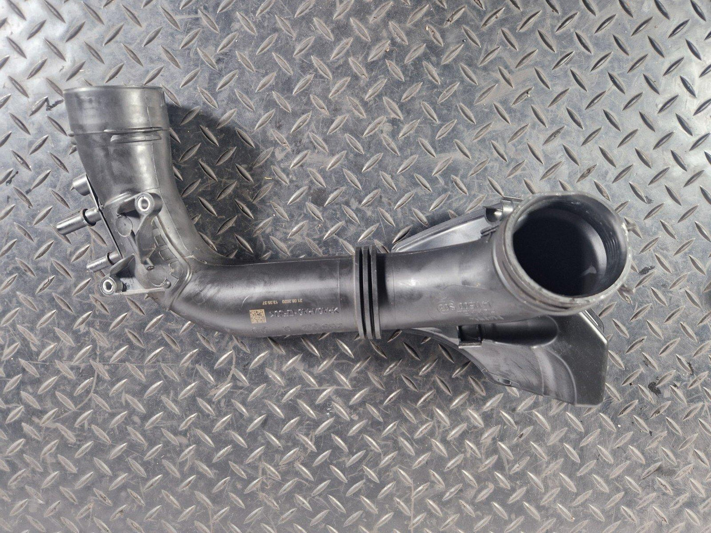 19-ON MERCEDES BENZ A CLASS EQ W177 AIR FILTER TUBE HOSE PIPE A2820905900