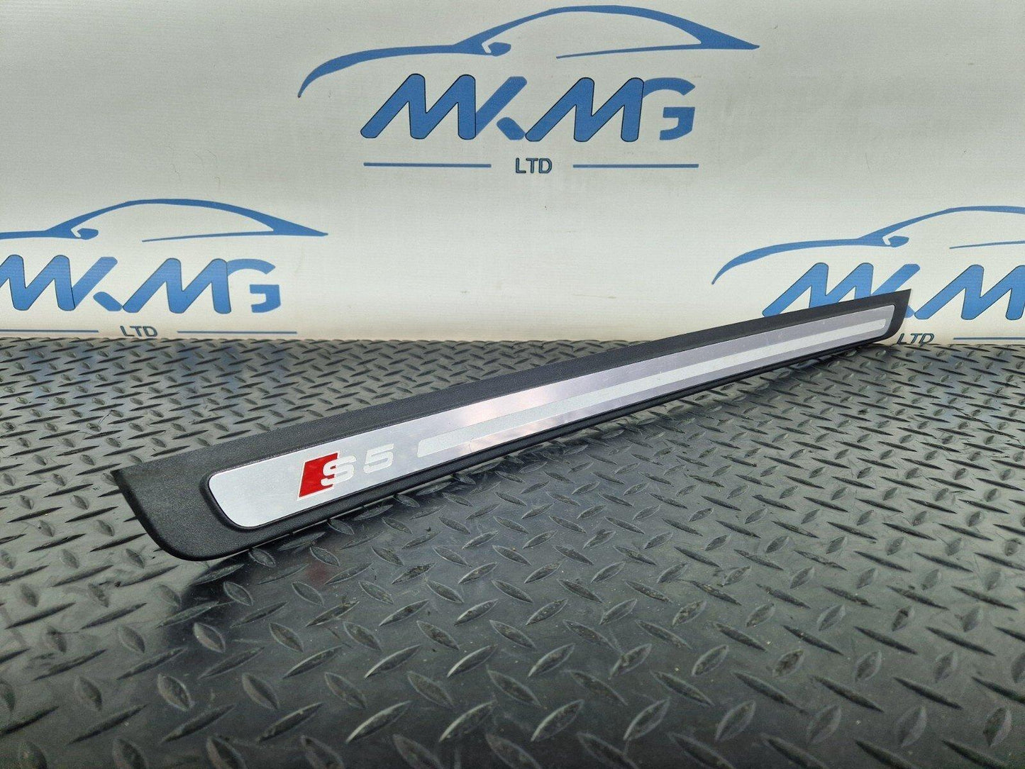 12-17 AUDI S5 CONVERTIBLE FRONT RIGHT SIDE O/S INNER DOOR SILL TRIM 8T0853374