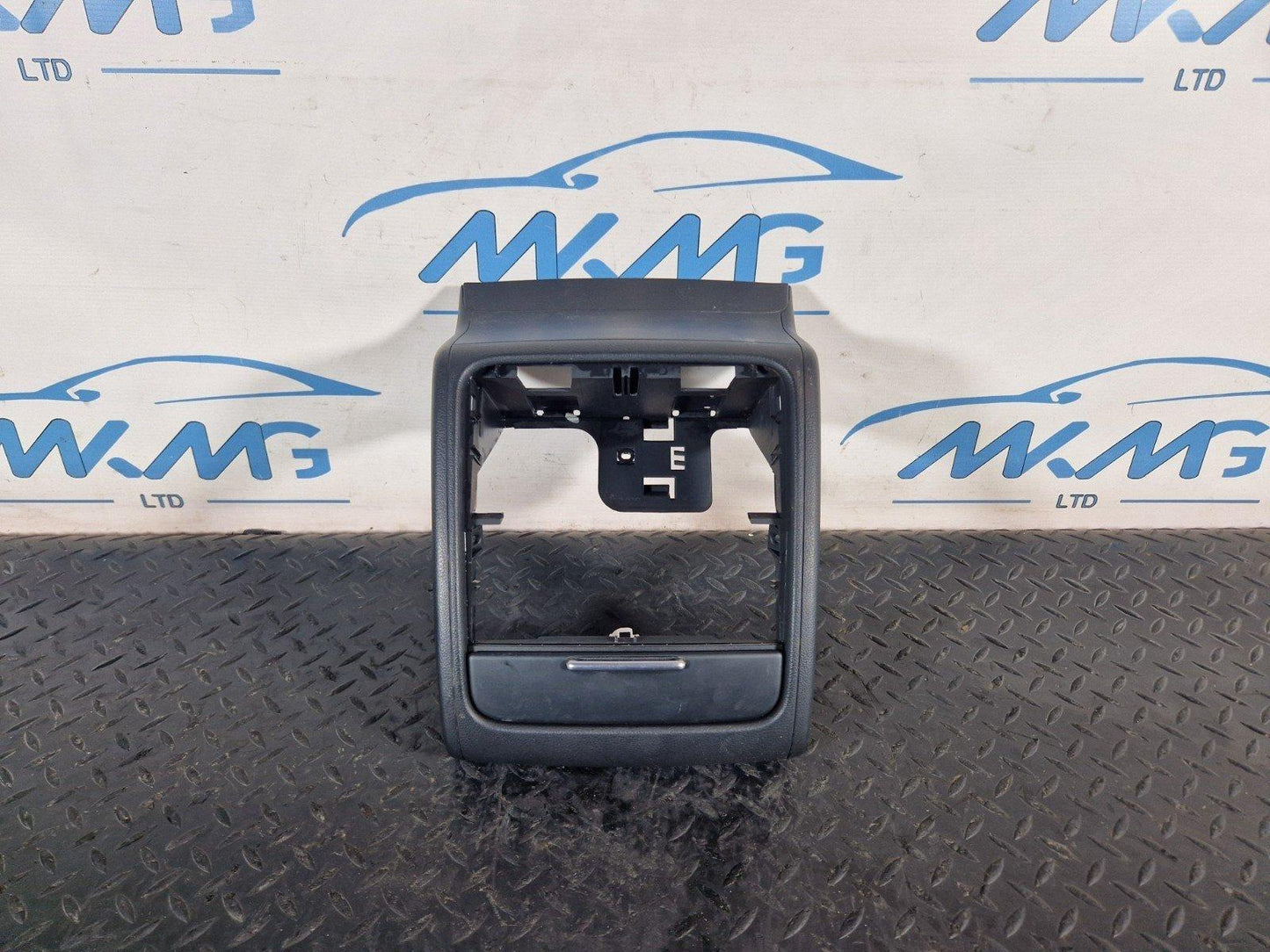 10-18 VW TOUAREG 7P GENUINE REAR CENTRE CONSOLE TRIM COVER 7P6864299