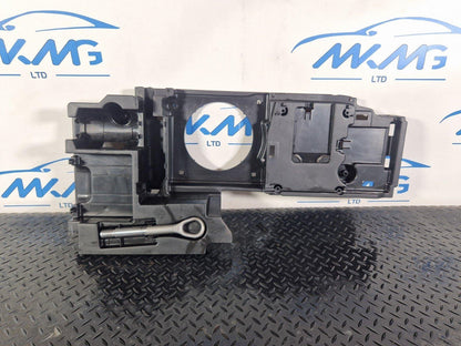 19-ON MERCEDES BENZ CLA C118 GENUINE BOOT TRIM TOOL KIT TRAY HOLDER A1778900800