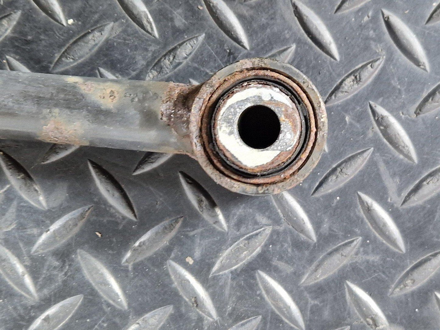 11-19 MERCEDES BENZ ML W166 REAR LEFT & RIGHT CONTROL ARM