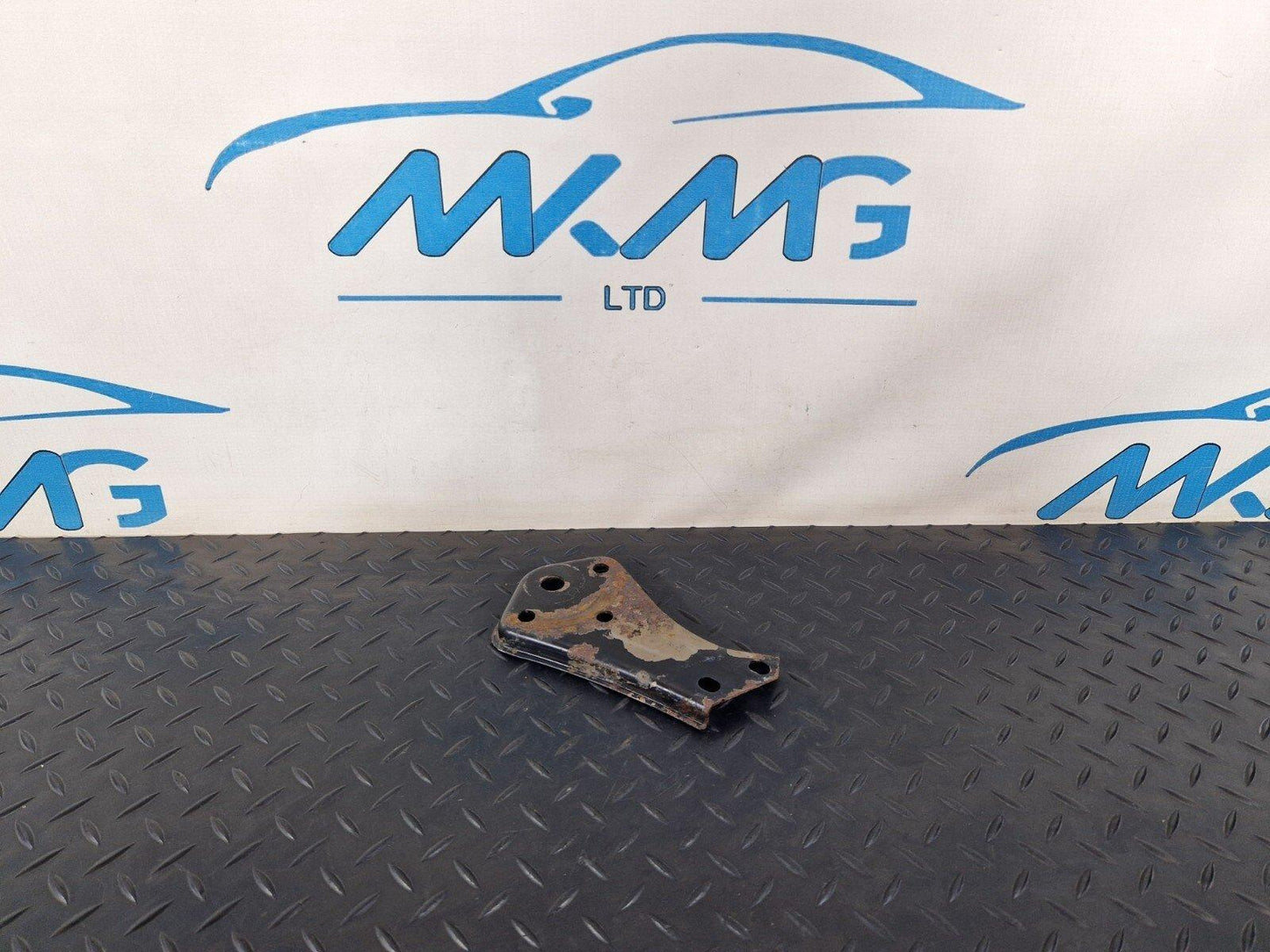 14-21 MERCEDES BENZ C300h W205 REAR SUBFRAME LEFT SIDE STOP PLATE A2053520700