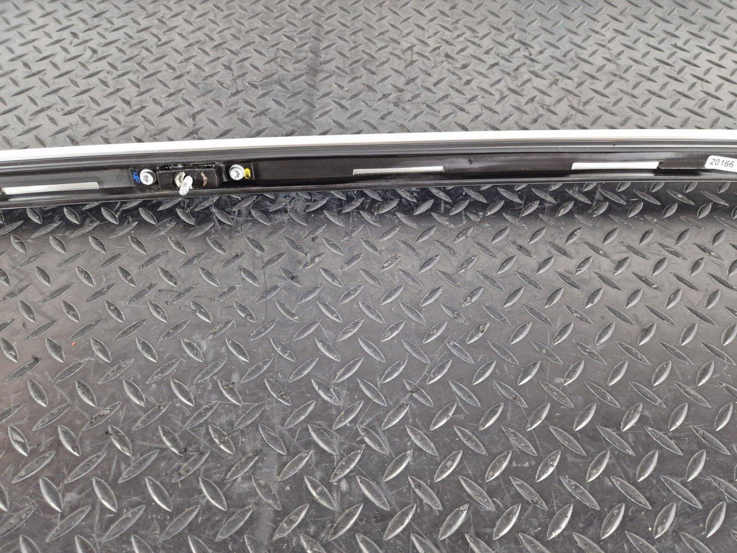 14-20 MERCEDES BENZ GLA 200 X156 LEFT PASSENGER SIDE N/S ROOF RAIL A1568900393