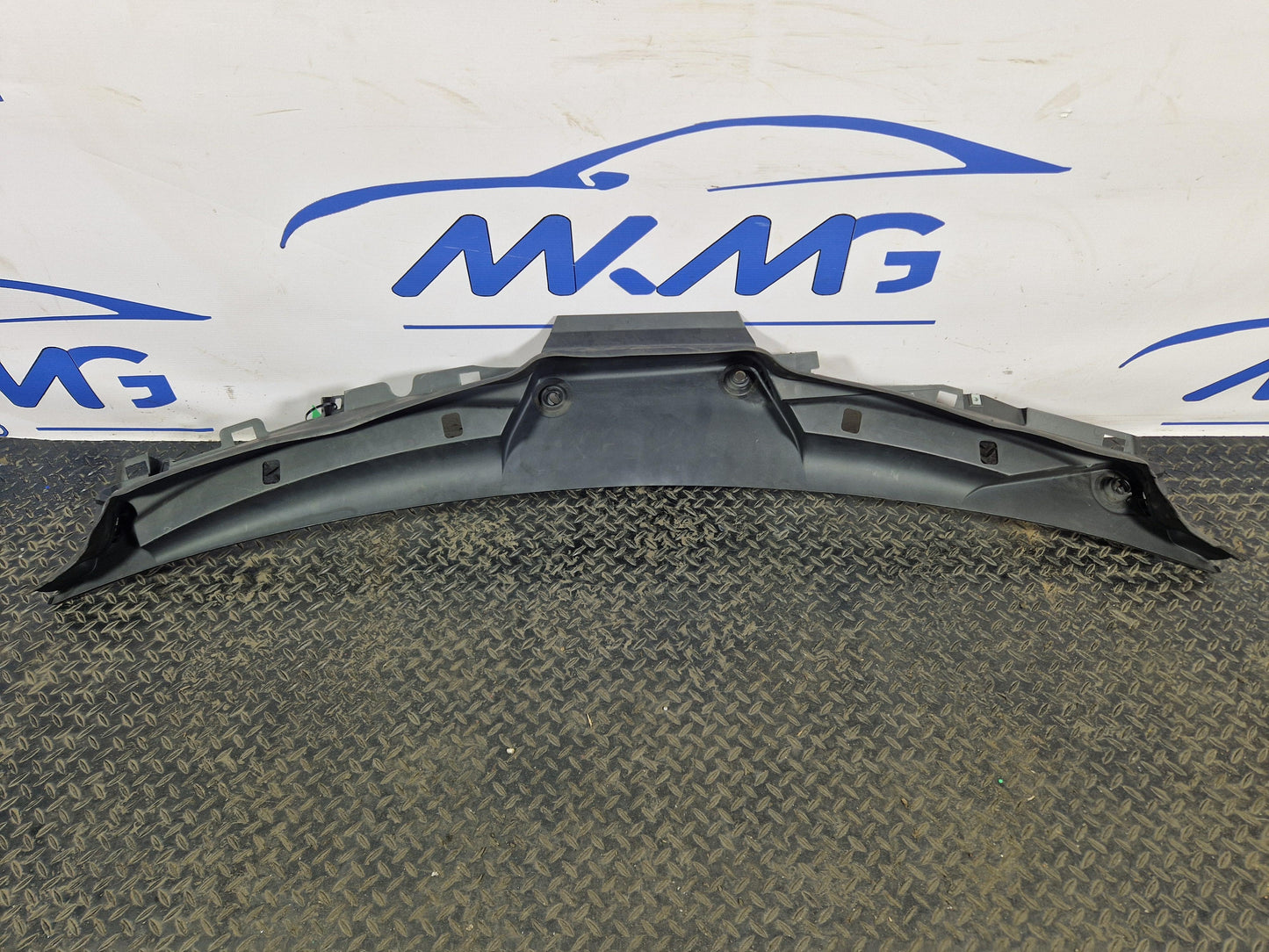 16-19 MERCEDES BENZ GLE W166 GENUINE WINDSCREEN SCUTTLE PANEL A1668300128