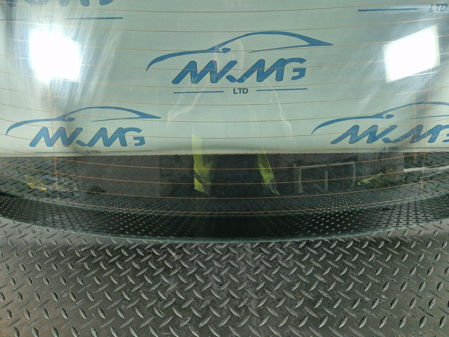 16-19 AUDI A4 B9 GENUINE OEM REAR WINDSHIELD WINDSCREEN WINDOW GLASS 8W5845501