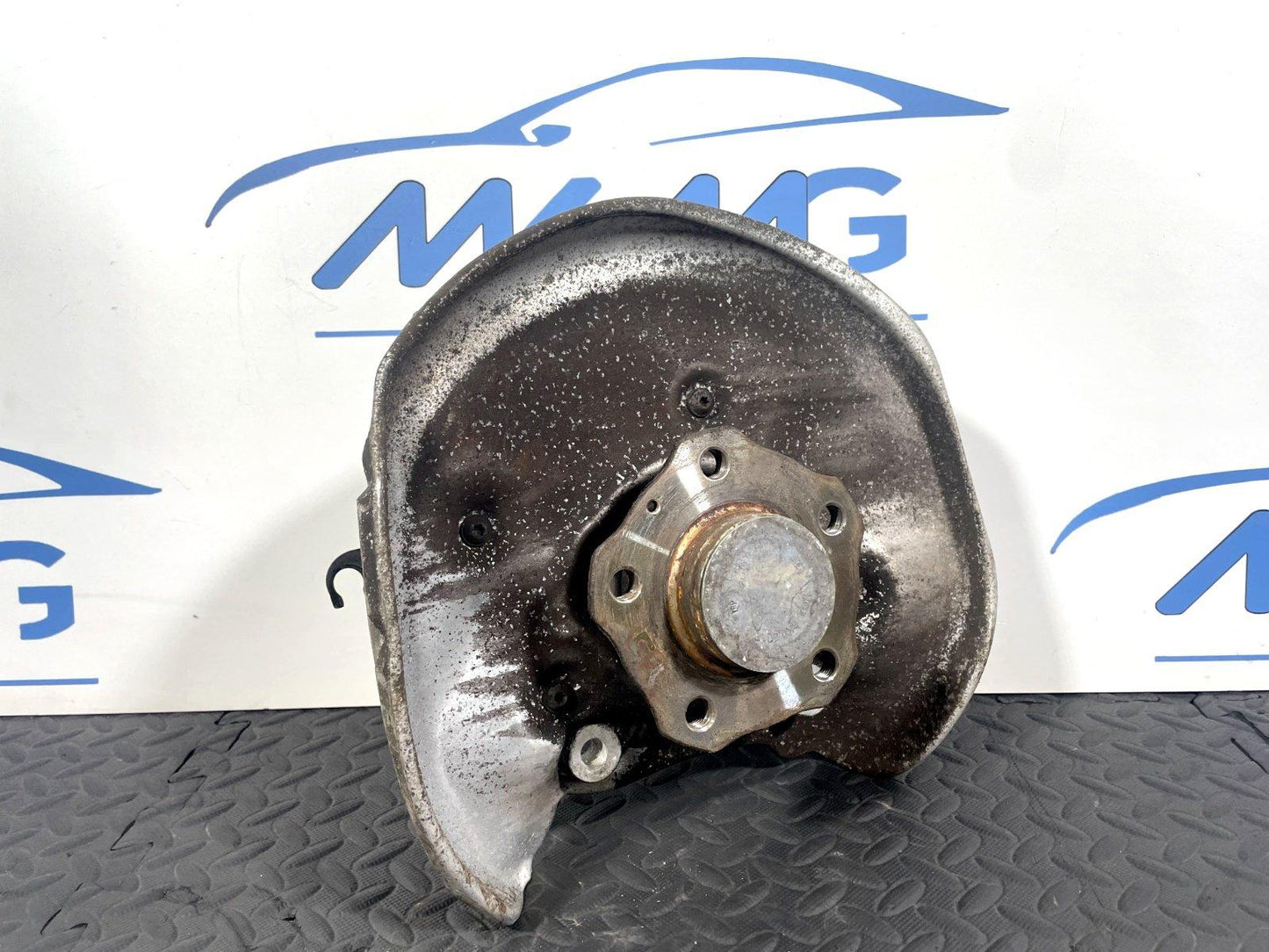 16-19 AUDI A4 B9 GENUINE REAR LEFT PASSENGER WHEEL HUB & BEARING 8W0505431T