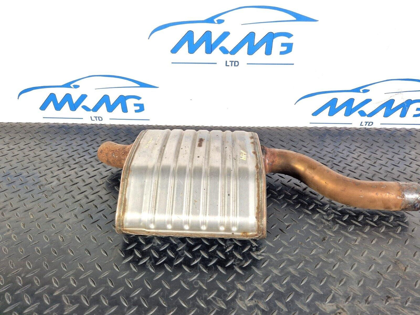 16-19 AUDI A4 B9 EXHAUST SILENCER CENTRE BOX 8W0253211F