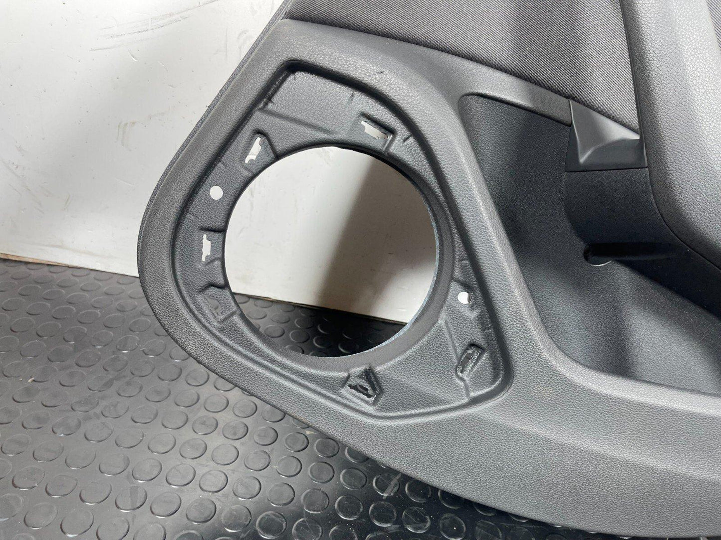 16-19 AUDI A4 B9 ESTATE GENUINE REAR RIGHT DRIVER SIDE DOOR PANEL IN BLACK