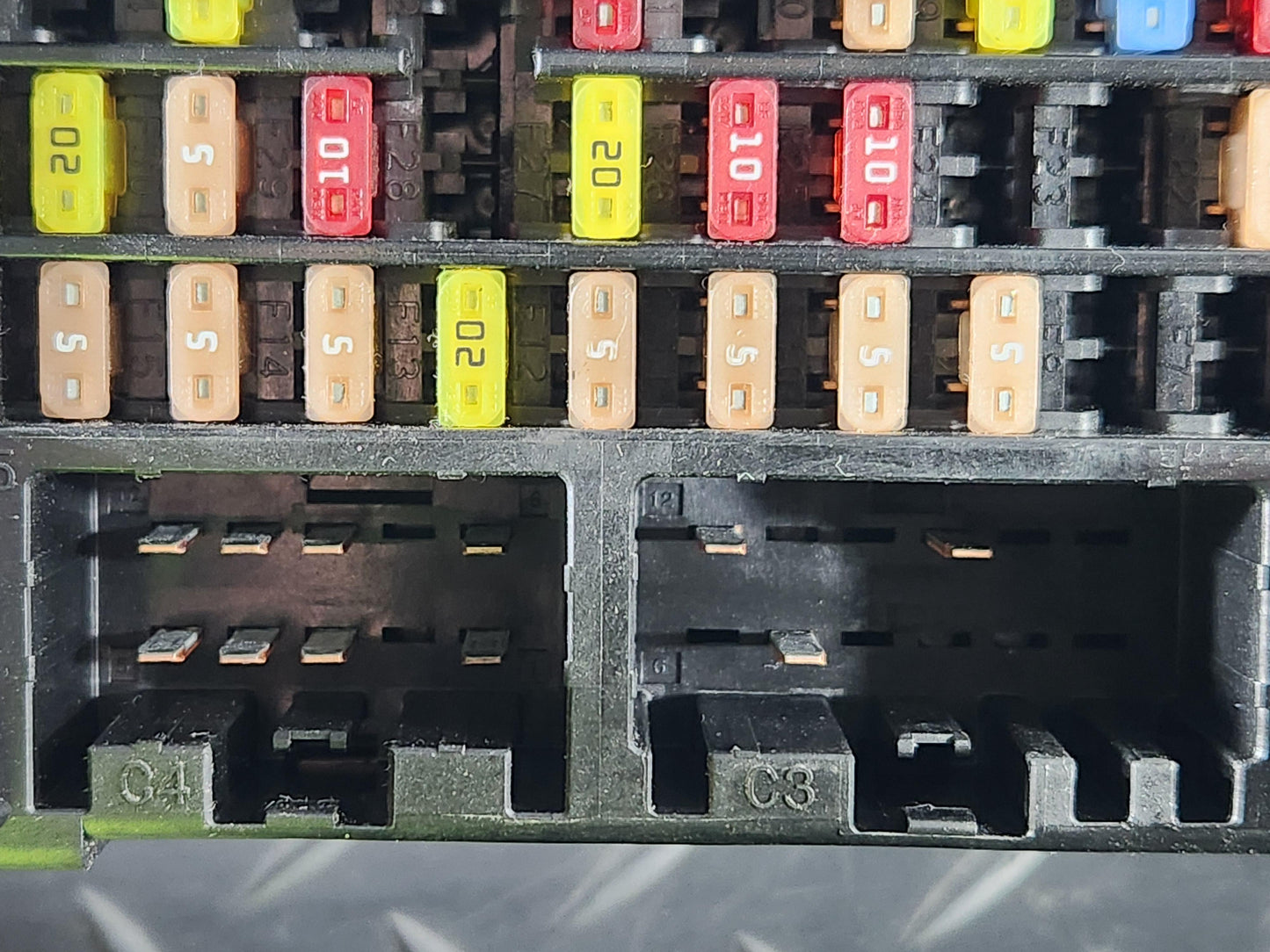 Land Rover Range Rover Evoque L551 Passenger Side Fuse Box M8D2-14A073-BA