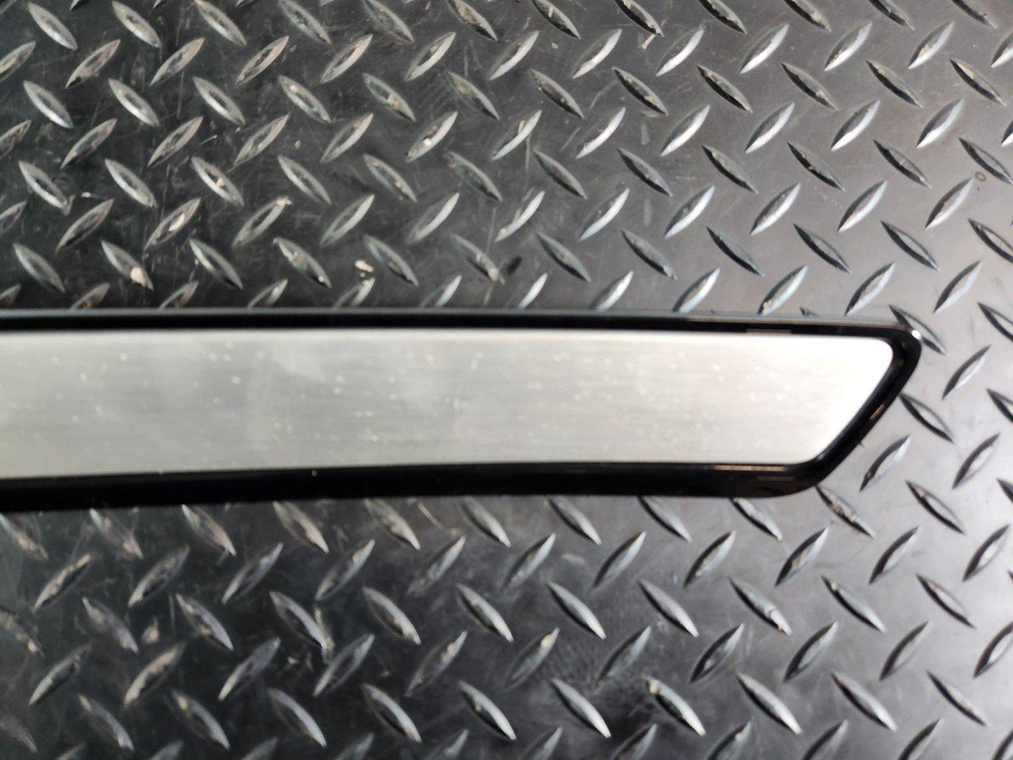 10-18 VW TOUAREG 7P GENUINE FRONT RIGHT O/S DOOR HANDLE 7P6837114