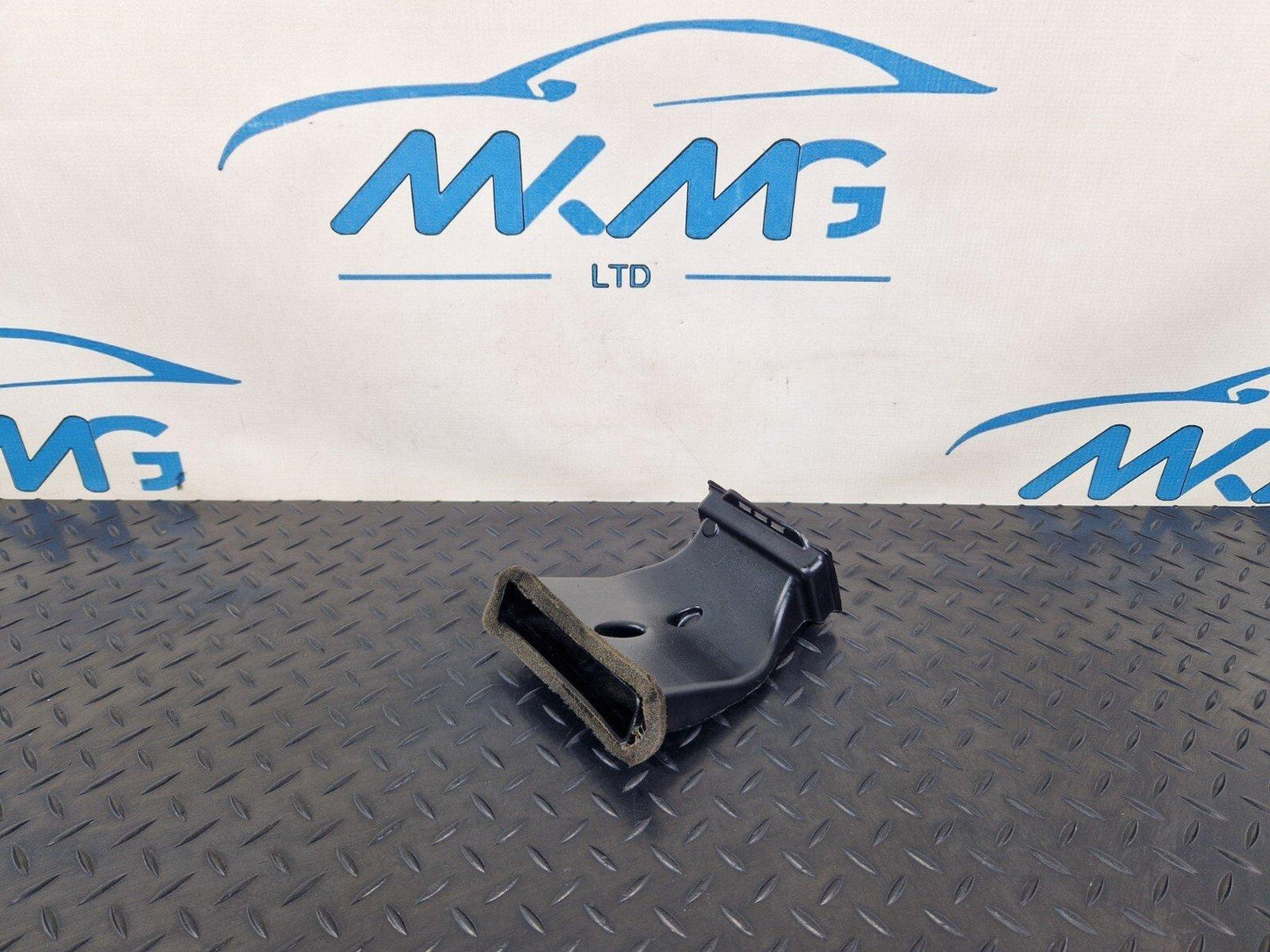 12-17 AUDI S5 CONVERTIBLE REAR CENTRE CONSOLE AIR VENT DUCT PIPE 8K0857042