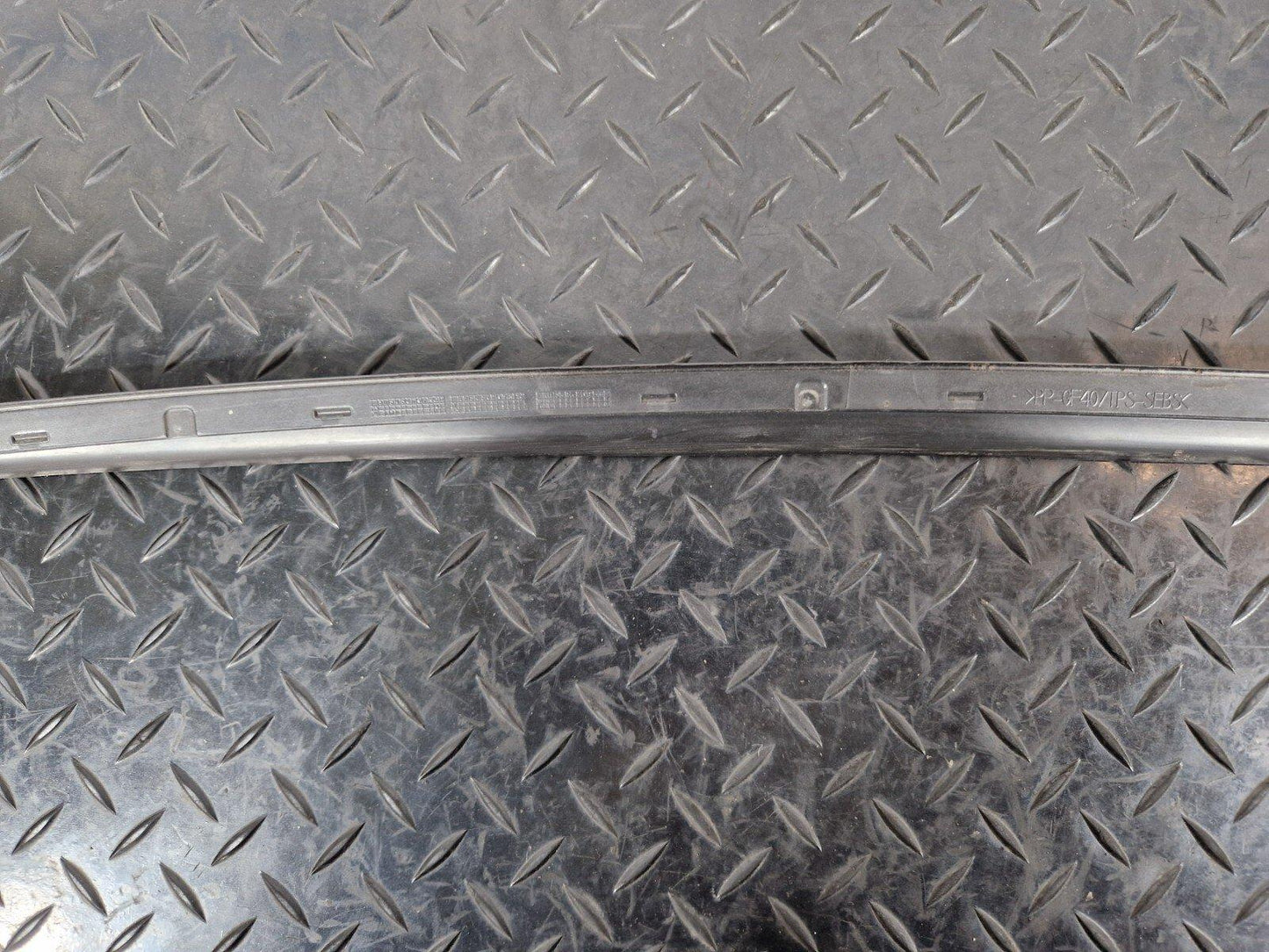 16-19 AUDI A4 B9 FRONT WINDSCREEN O/S WEATHERSTRIP MOULDING STRIP 8W0854328C