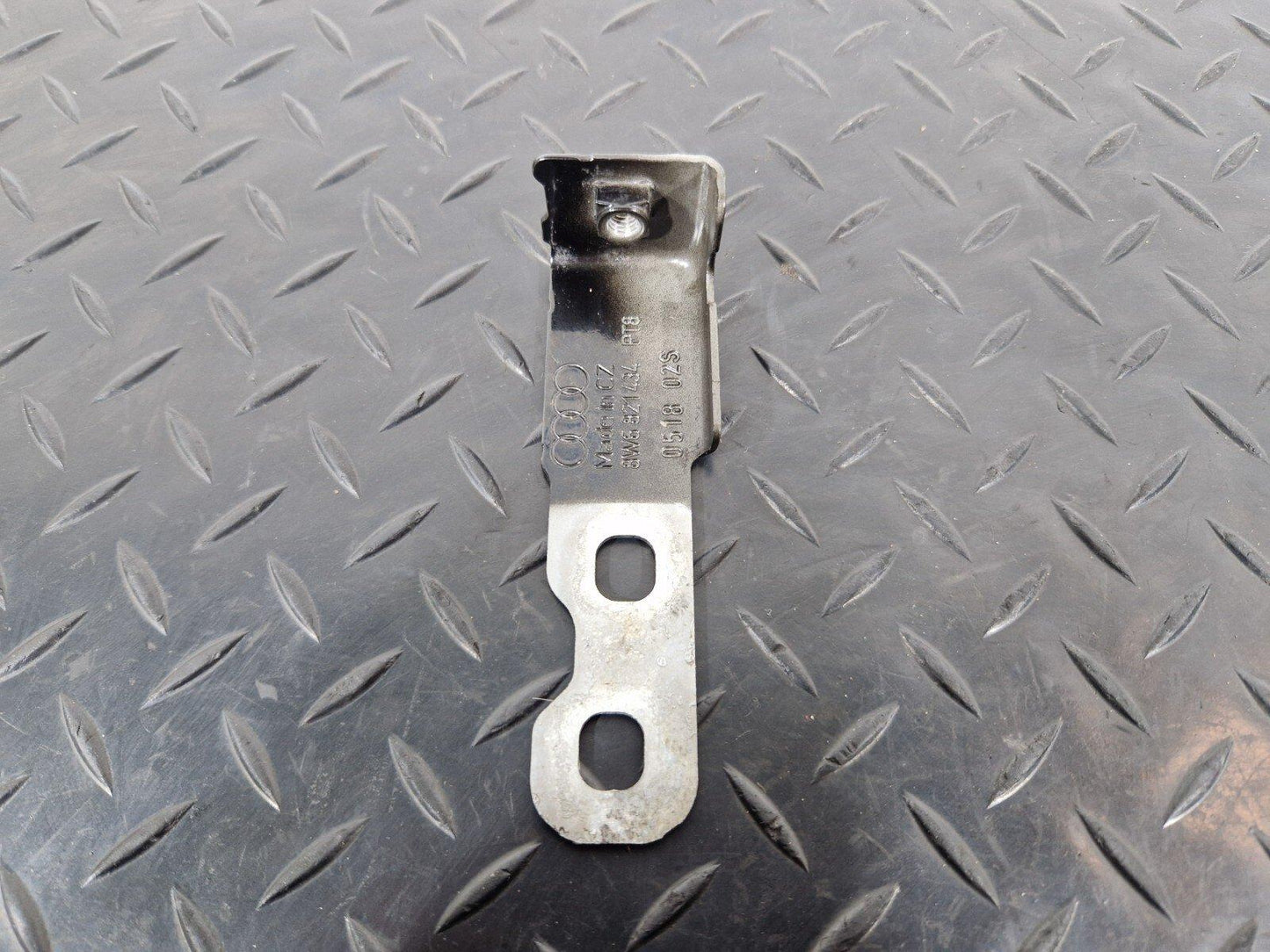16-24 AUDI A5 F5 GENUINE WING FENDER BRACKET FRONT RIGHT 8W6821434