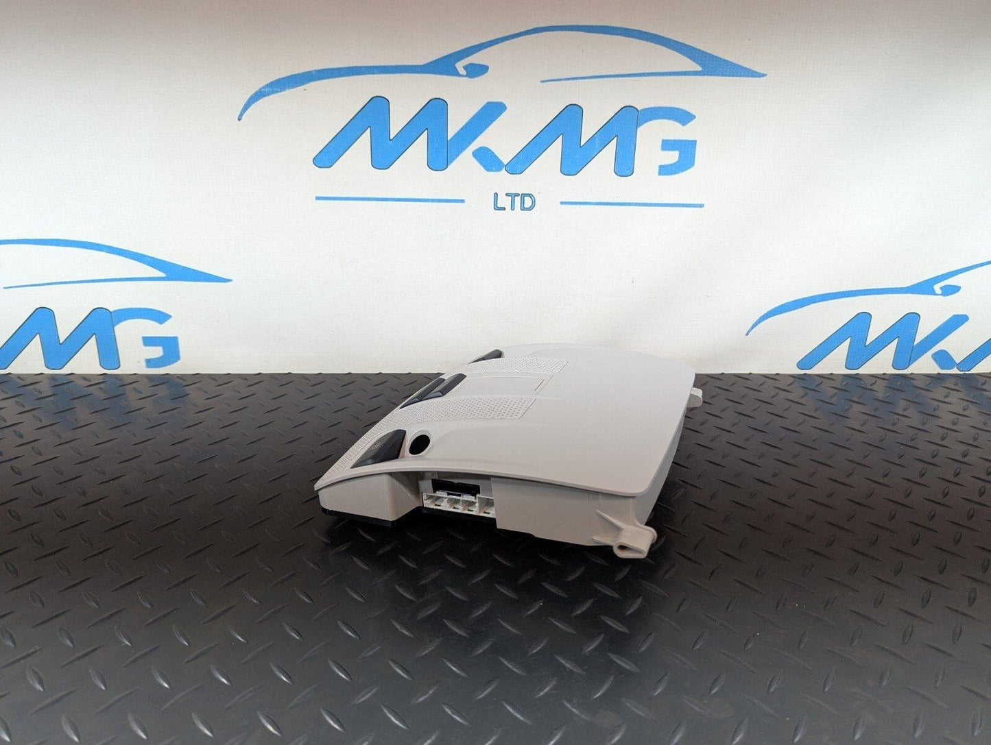14-19 MERCEDES BENZ GLA X156 OEM INTERIOR ROOF CENTRE LIGHT A0009004508