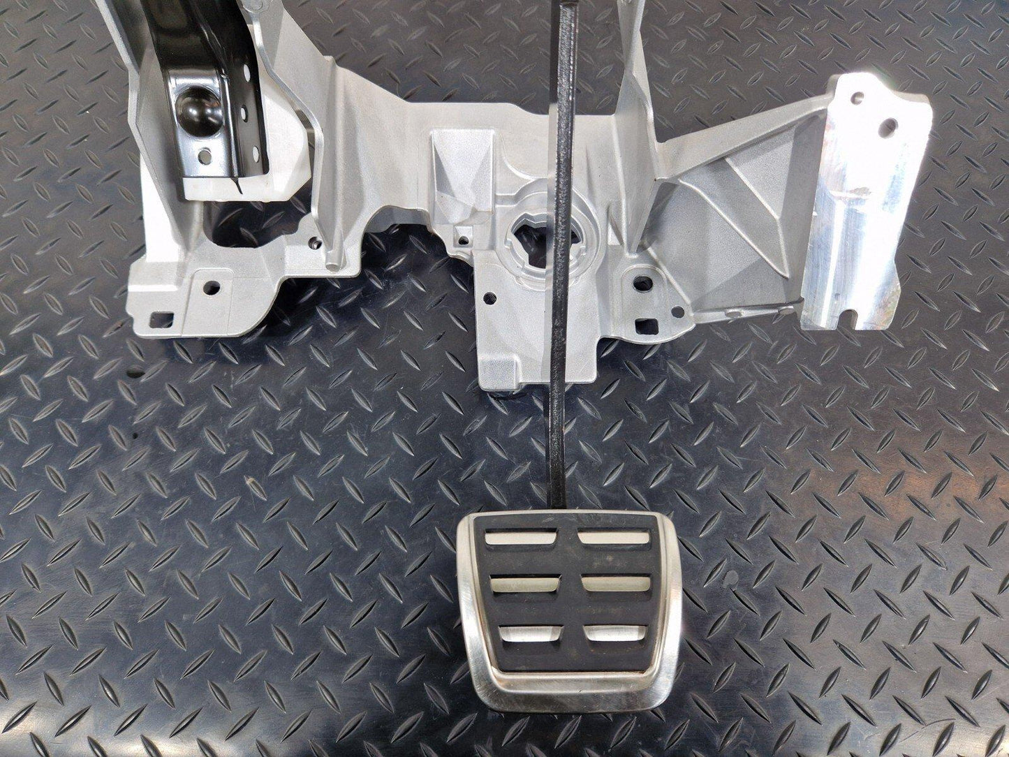 16-19 AUDI A4 AVANT B9 S-LINE BRAKE PEDAL ASSEMBLY BRACKET MOUNT 8W2723117