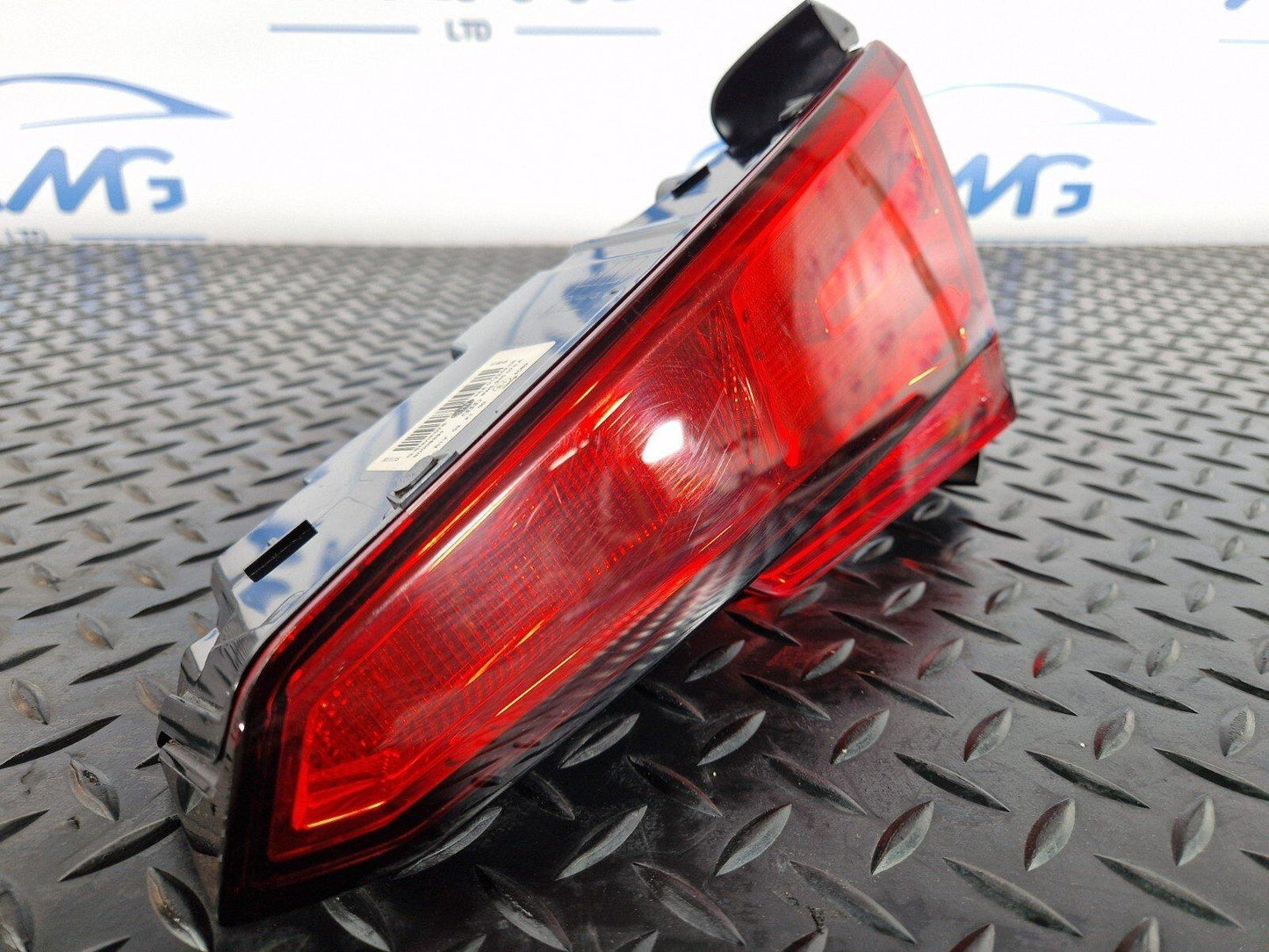 16-19 AUDI A4 B9 SALOON REAR RIGHT O/S/R INNER TAILGATE LIGHT 8W5945076A